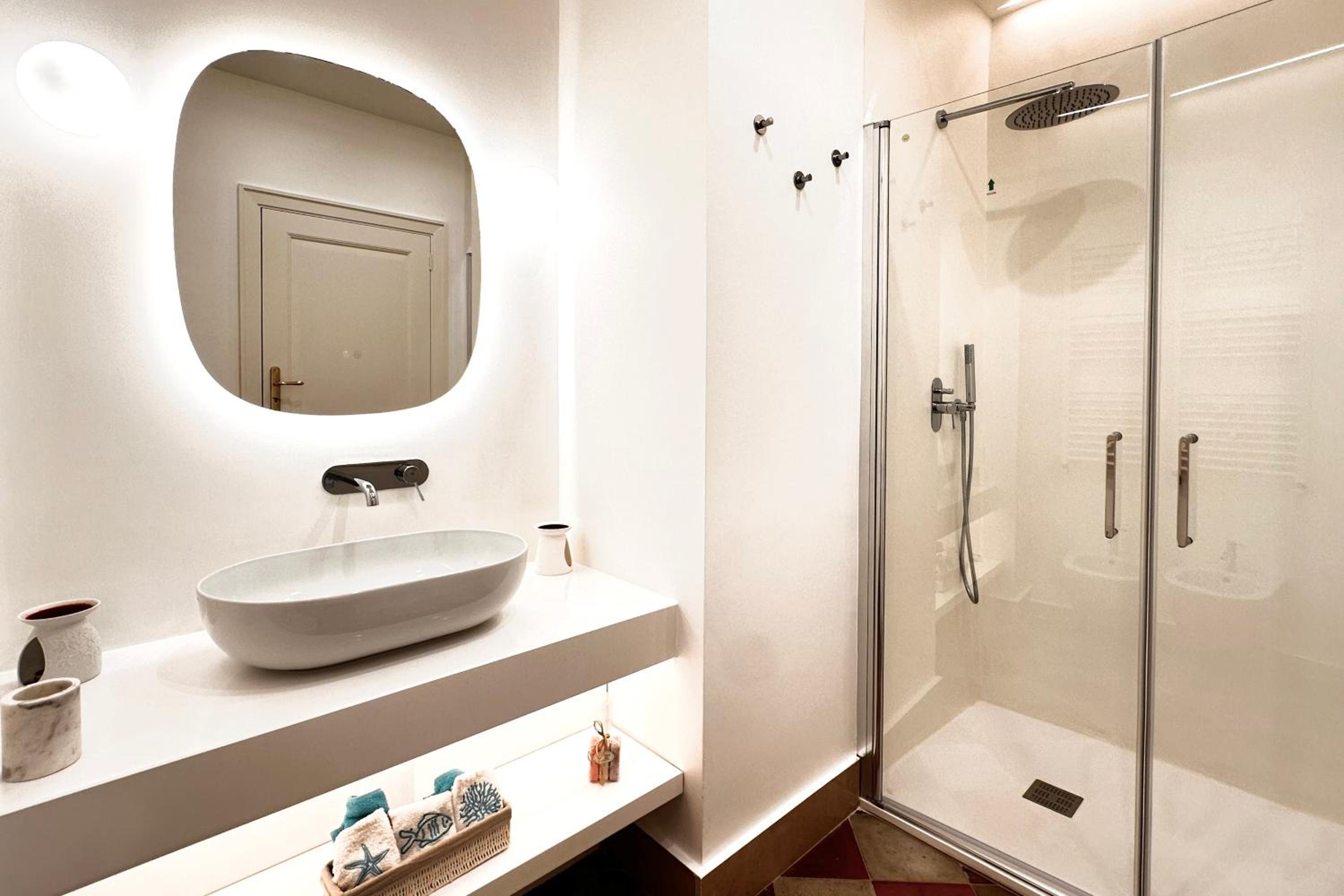 One-Bedroom Apartment with Balcony and City View photo 3