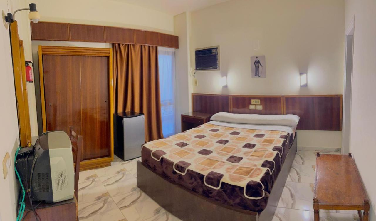 Deluxe King Room photo 1