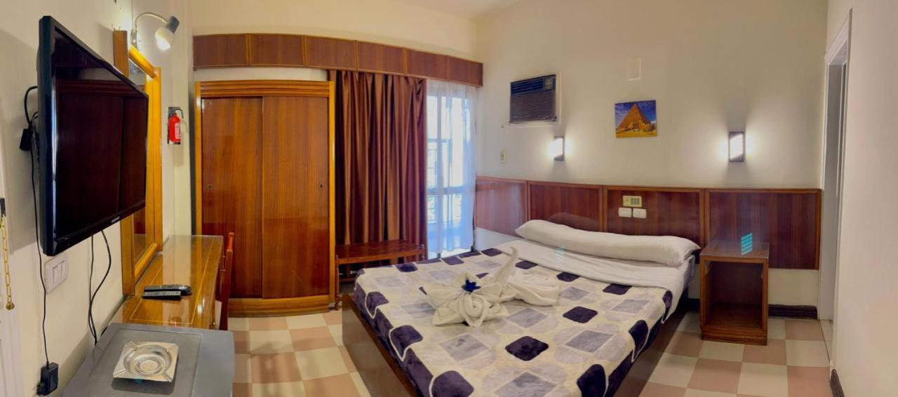 Standard King Room photo 1