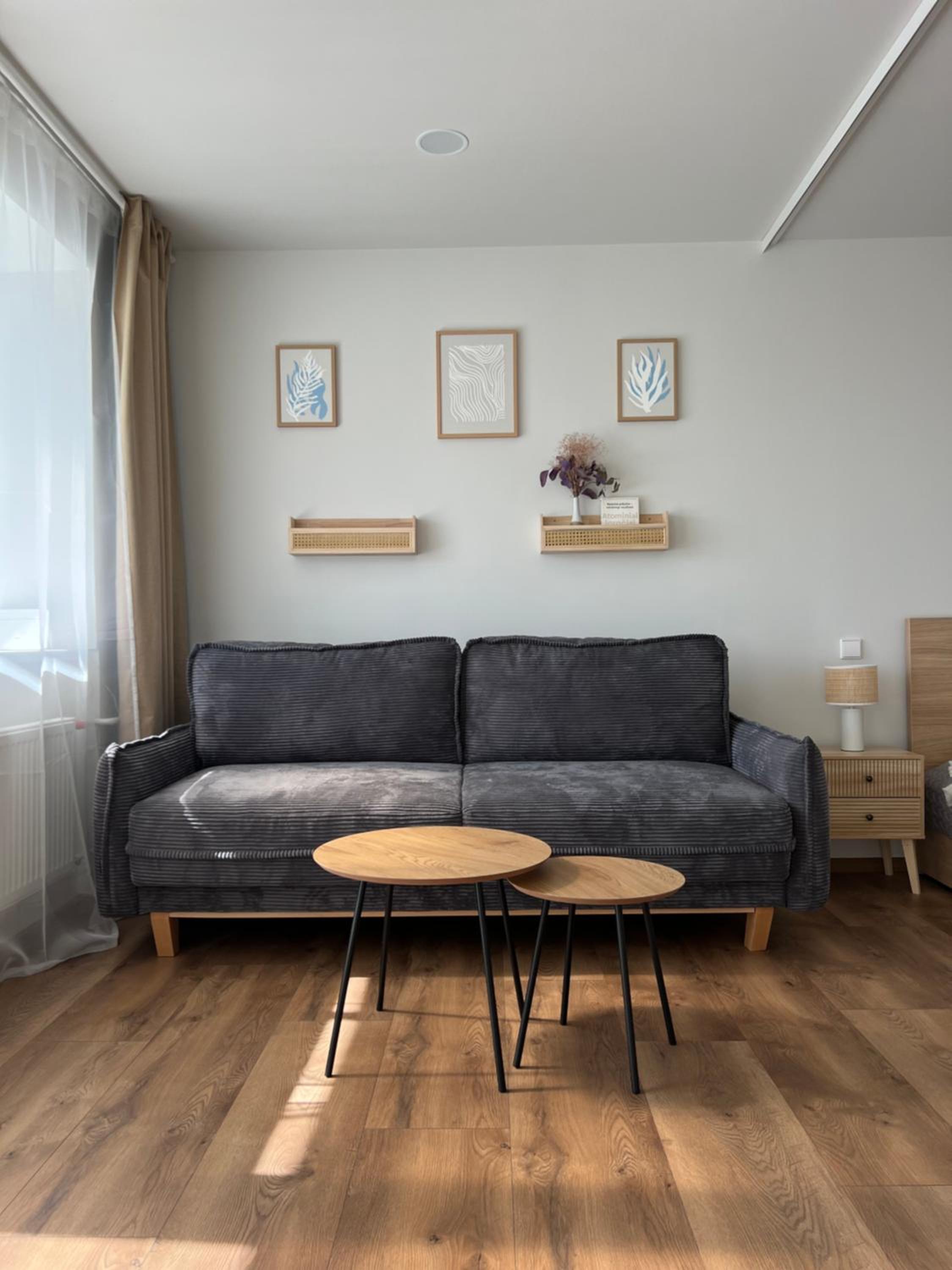 One-Bedroom Apartment photo 1
