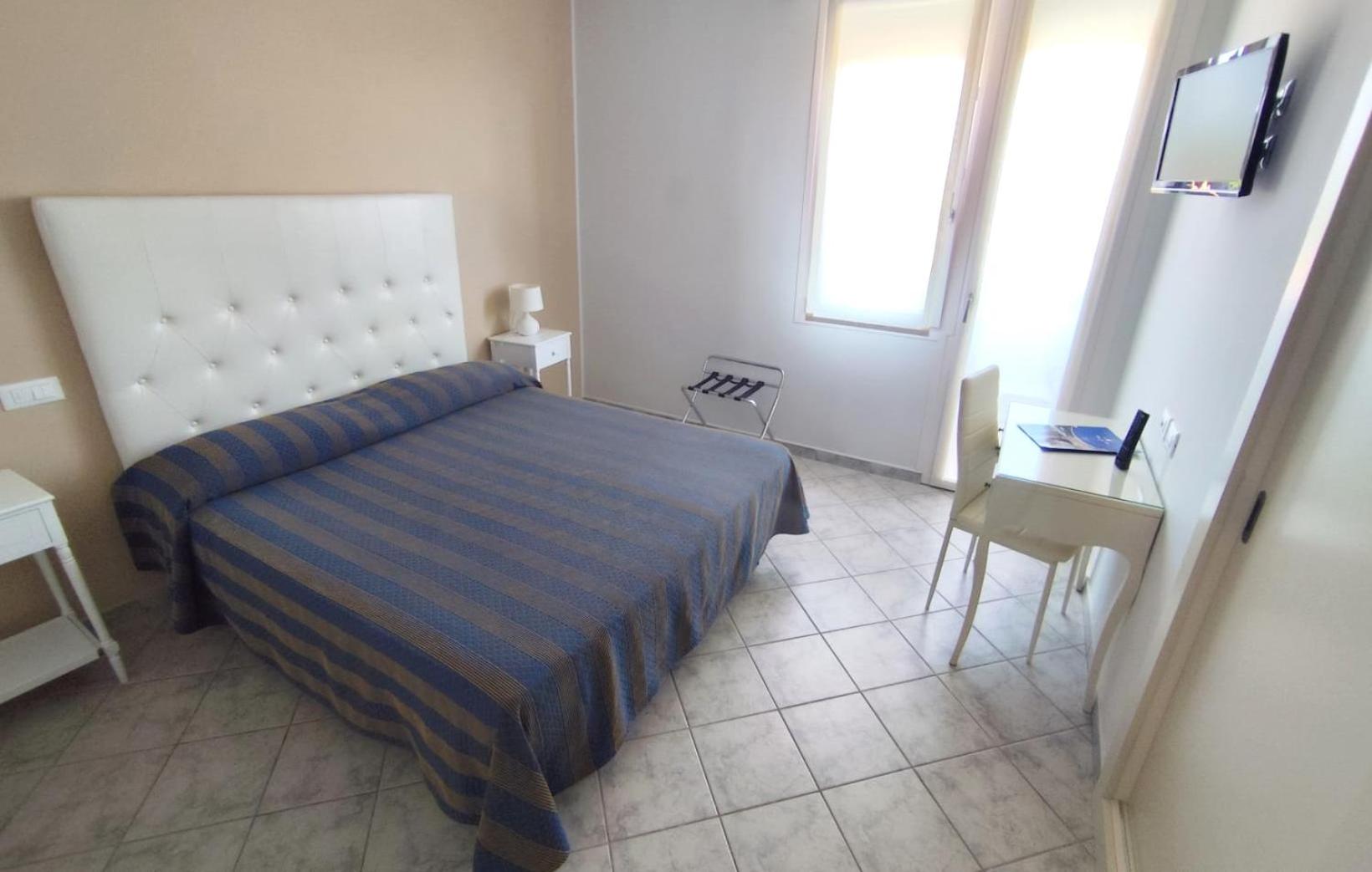 Double or Twin Room photo 3