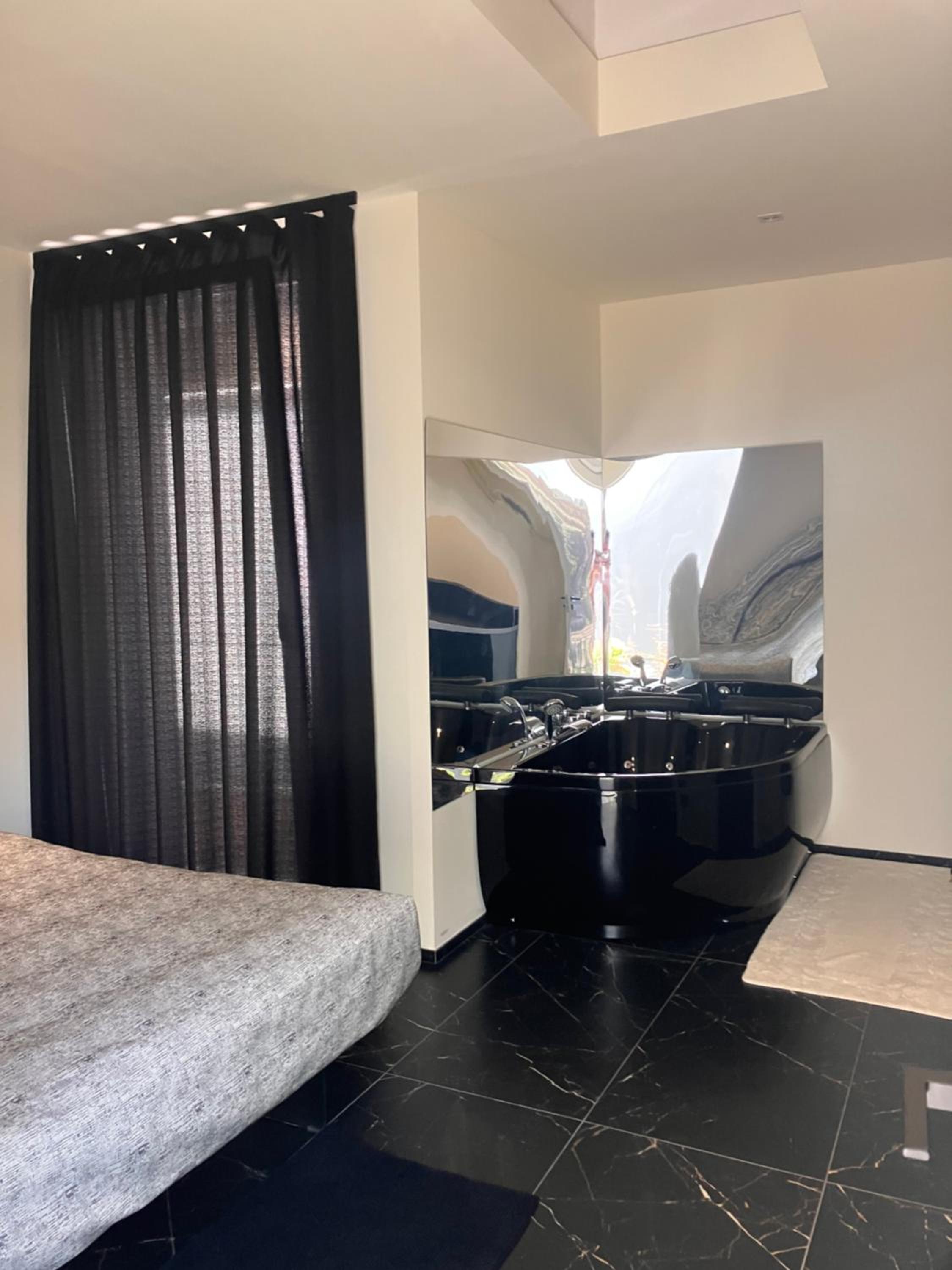 King Room with Spa Bath photo 2