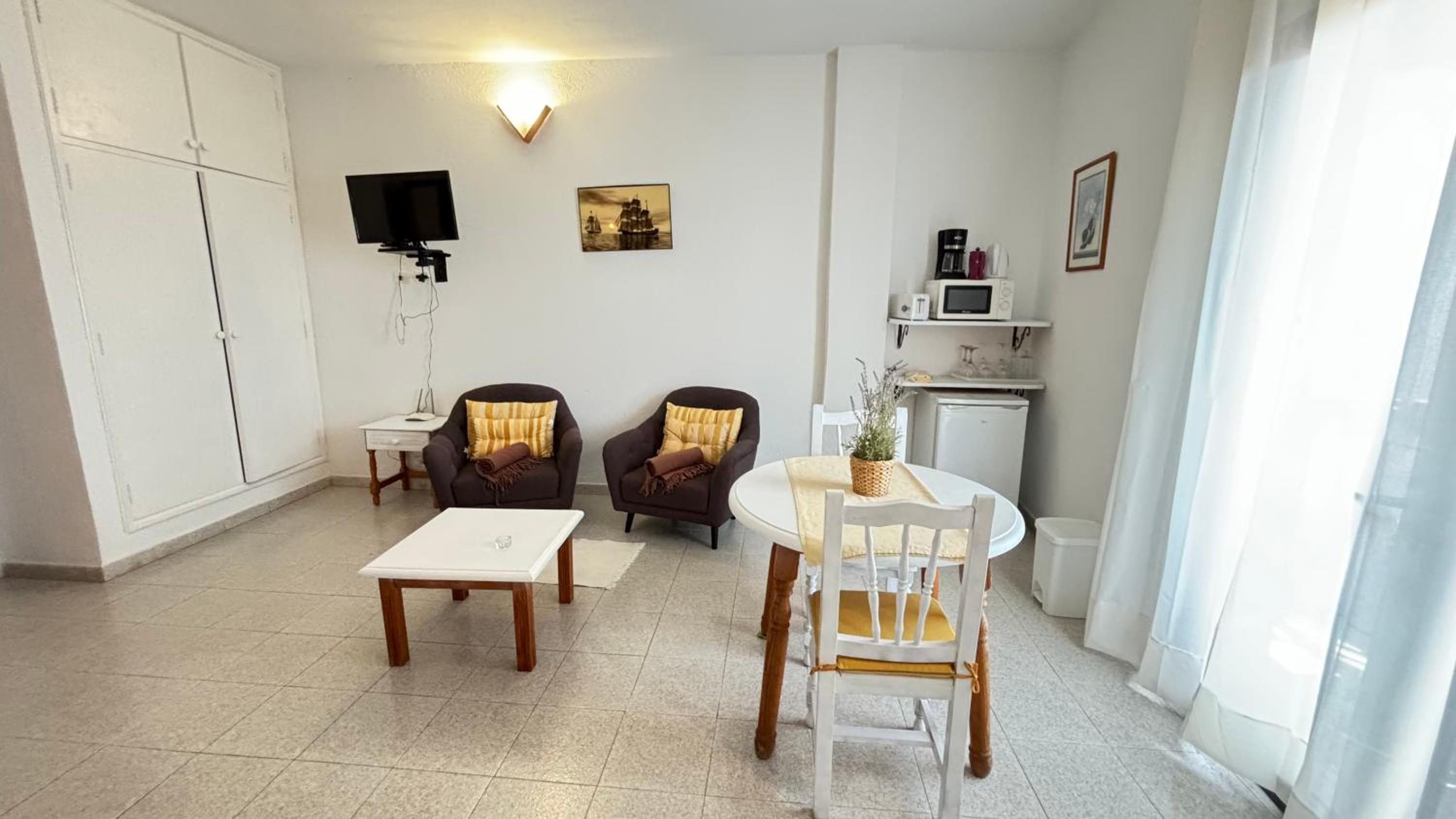 Studio (2 Adults) photo 2