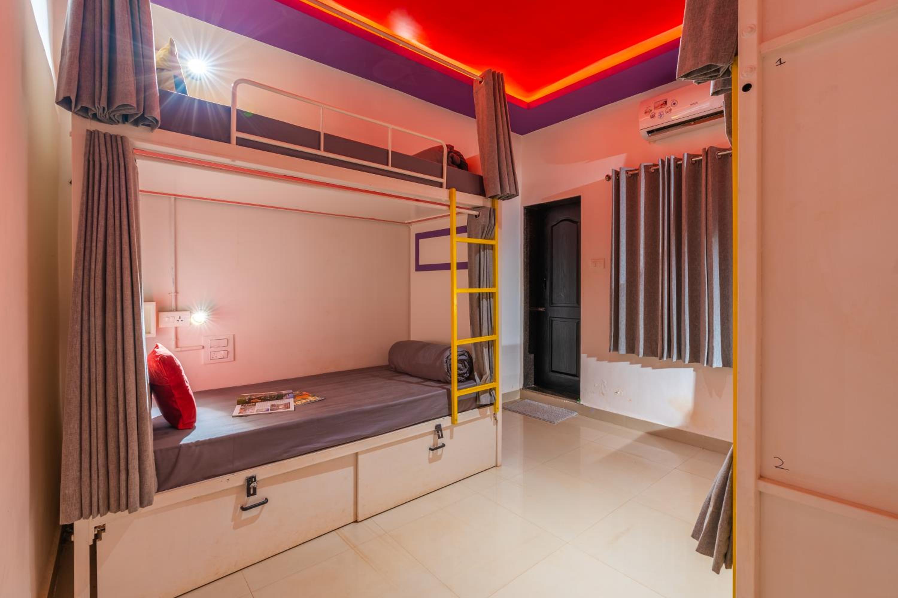 Bed in 4-Bed Mixed Dormitory Room photo 3