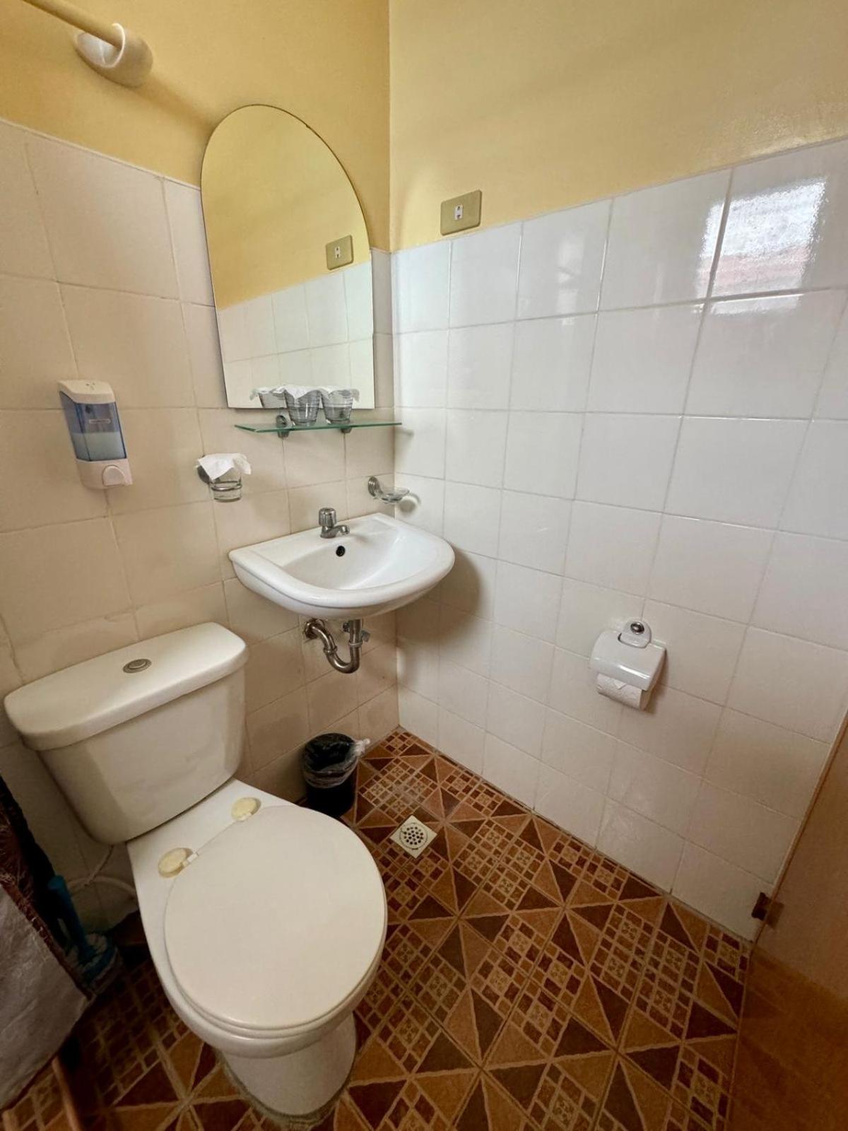 Standard Twin Room - Photo 3