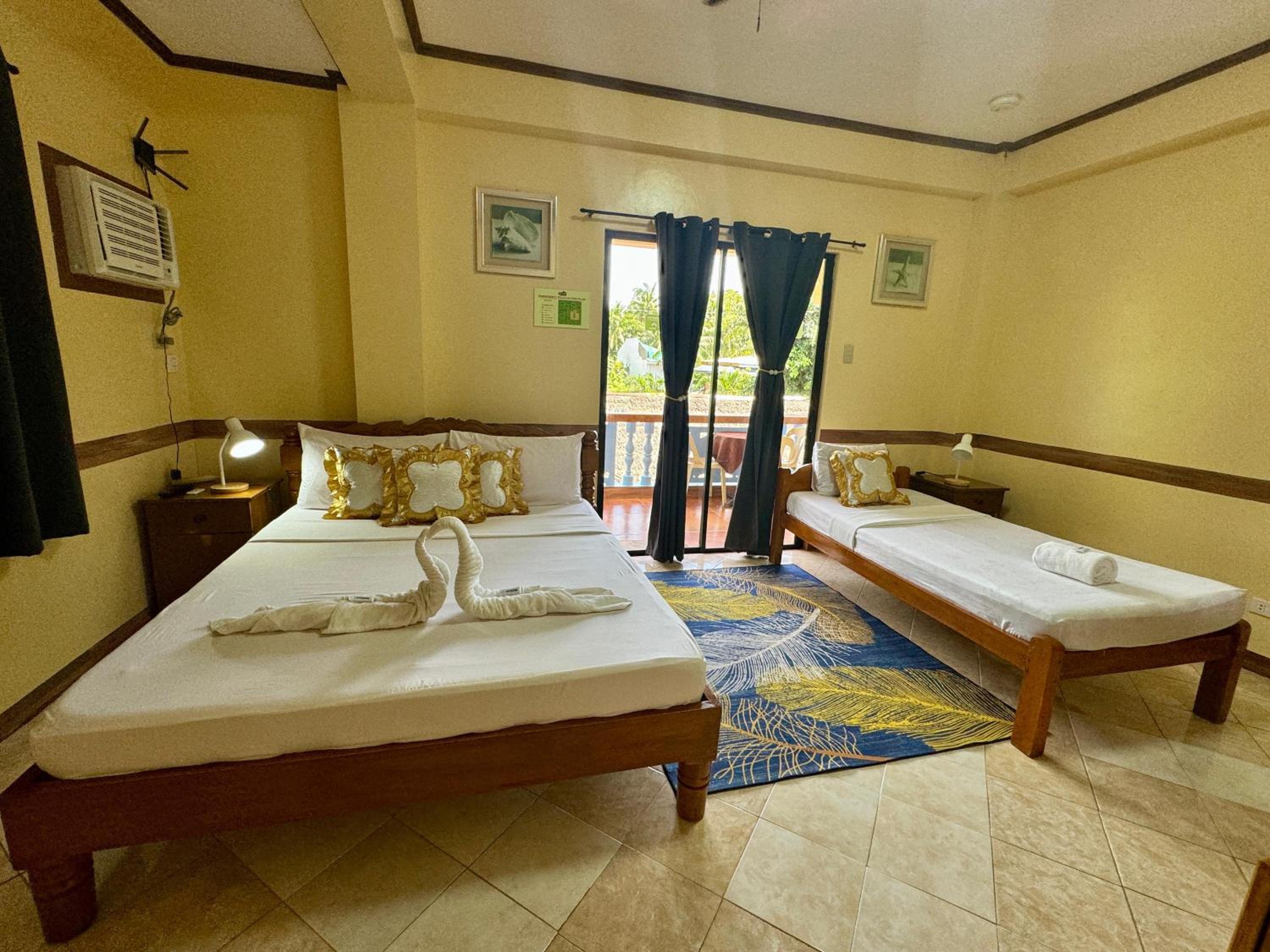 Deluxe Triple Room - Photo 2