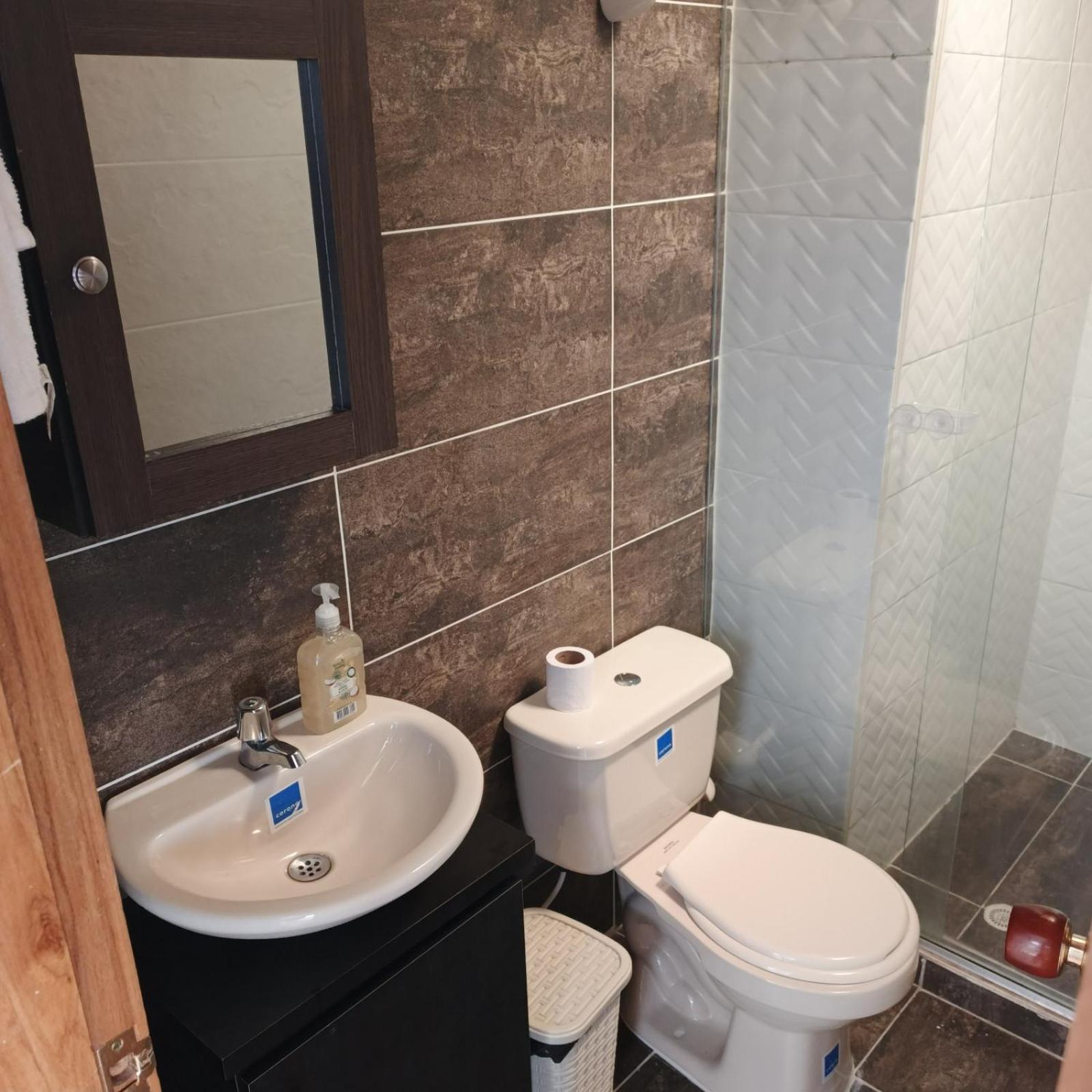 Economy Triple Room with Shared Bathroom photo 3