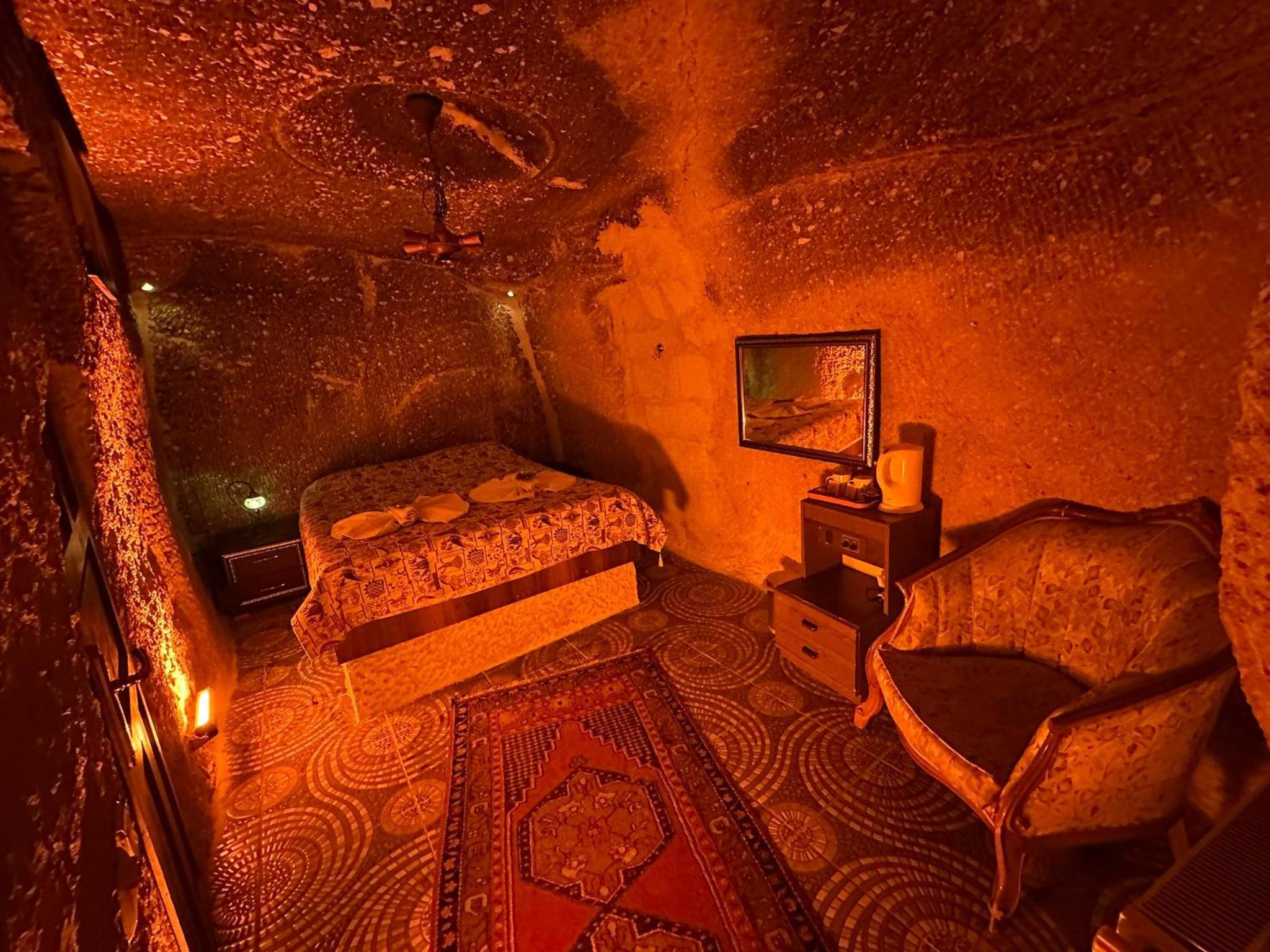 Economic Cave Room - Photo 1