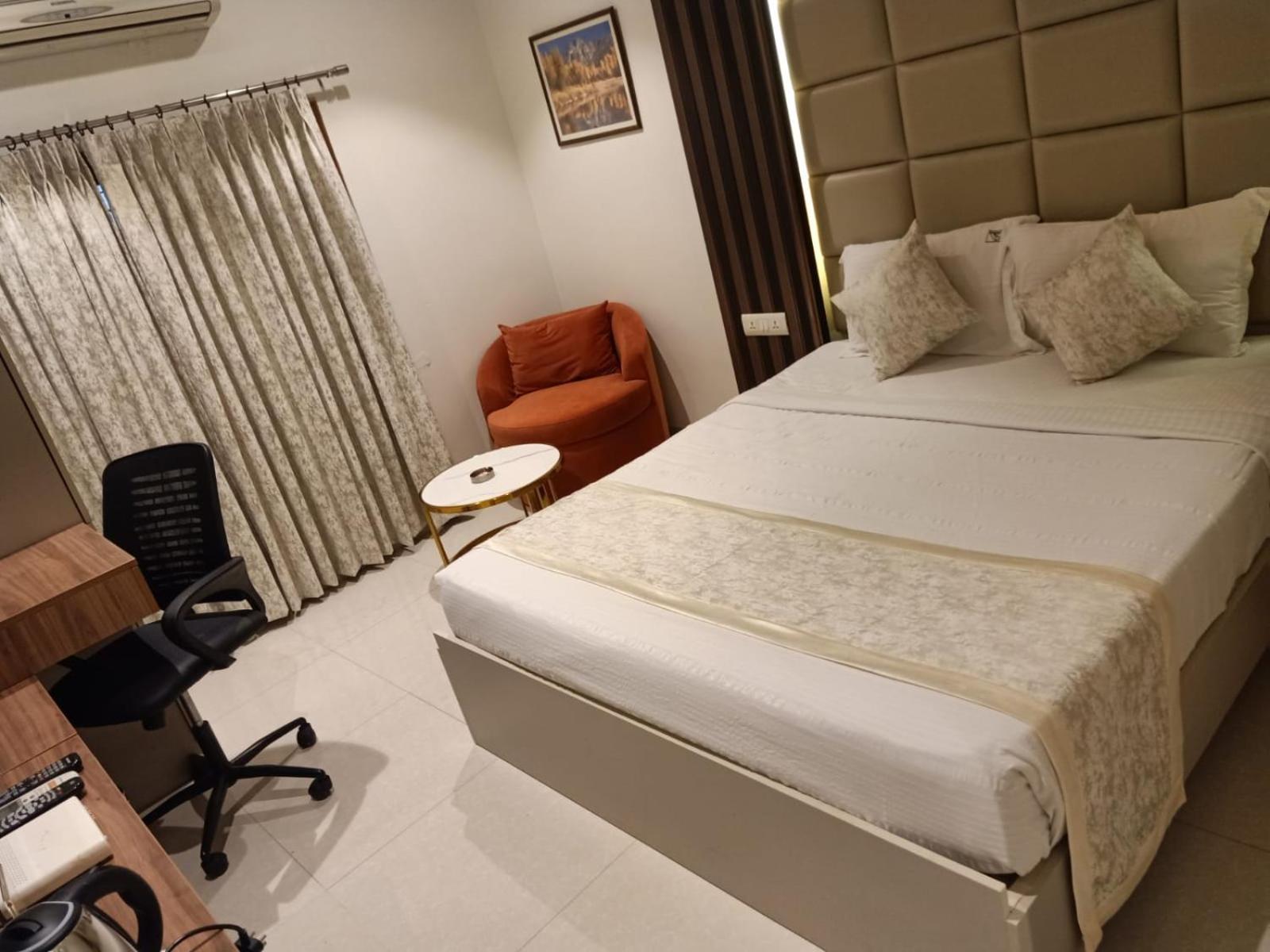 Deluxe Double Room - Photo 8