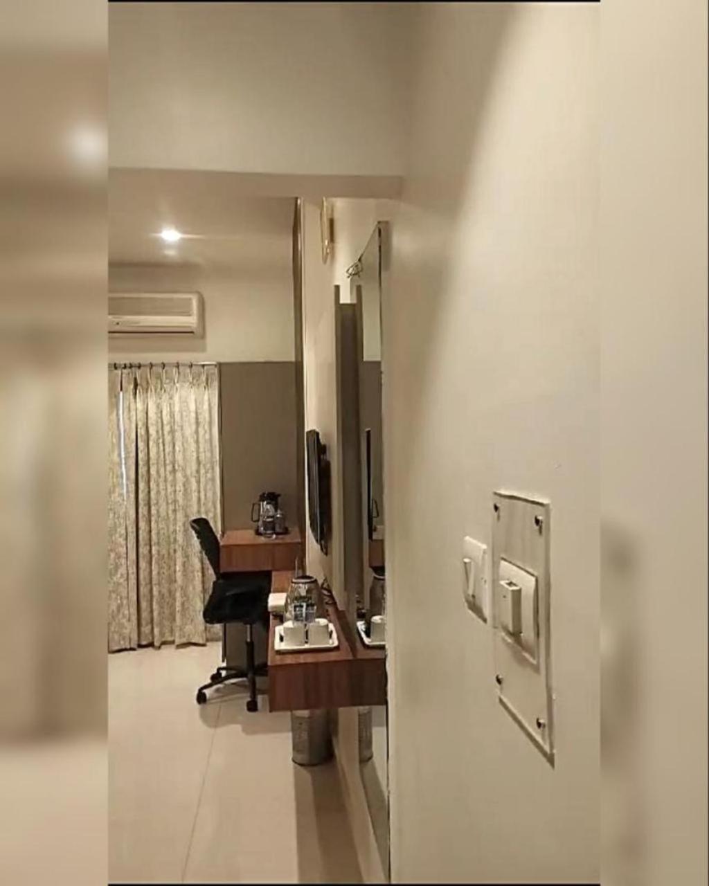 Deluxe Double Room - Photo 9