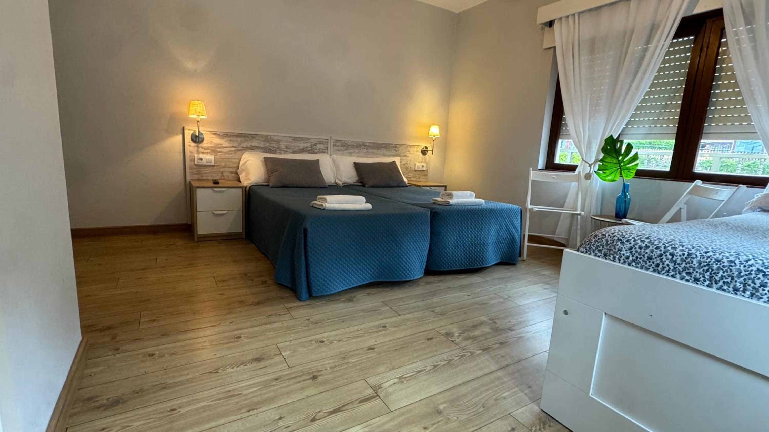 Habitación Familiar con Vista al Jardín