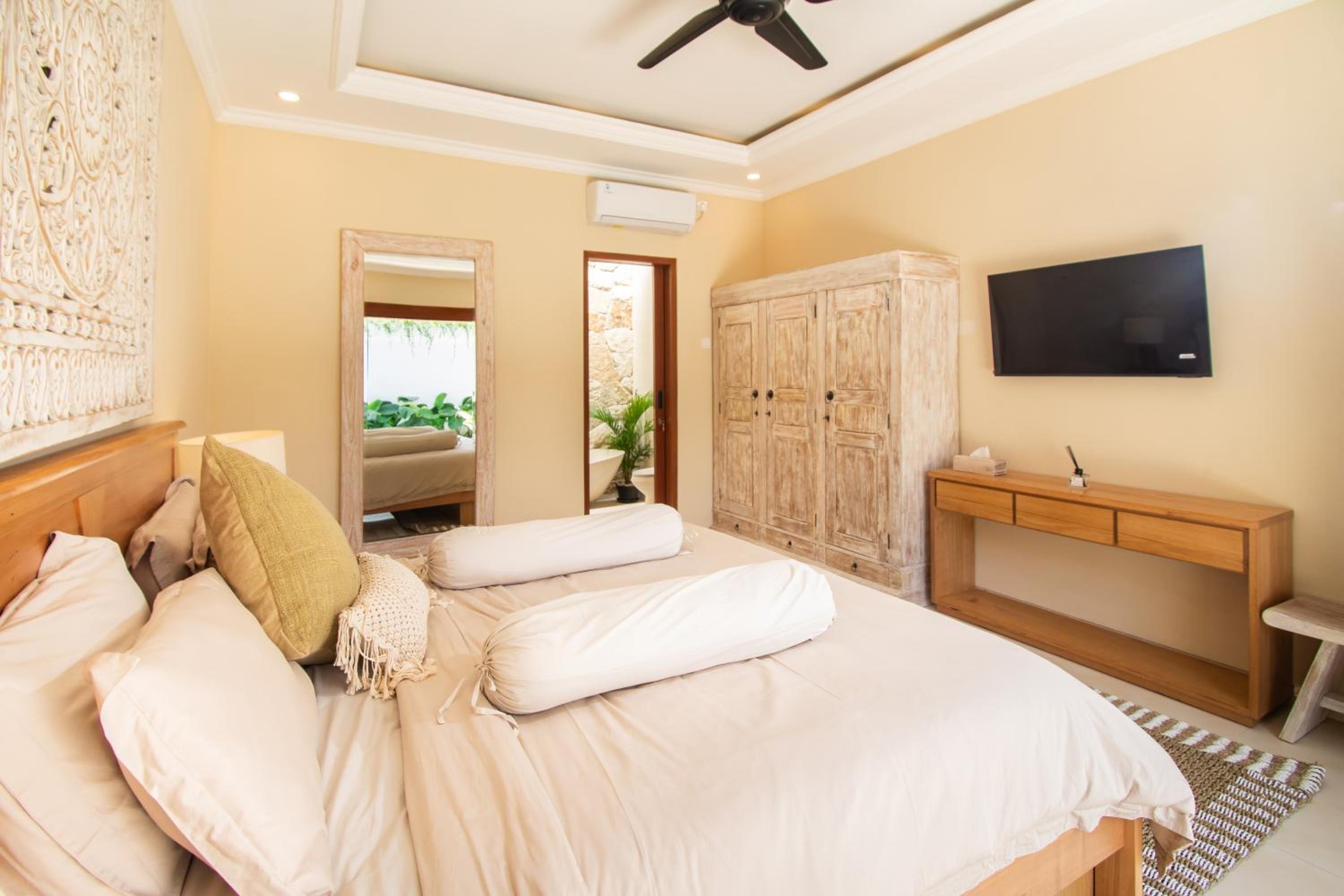 Three-Bedroom Villa photo 1
