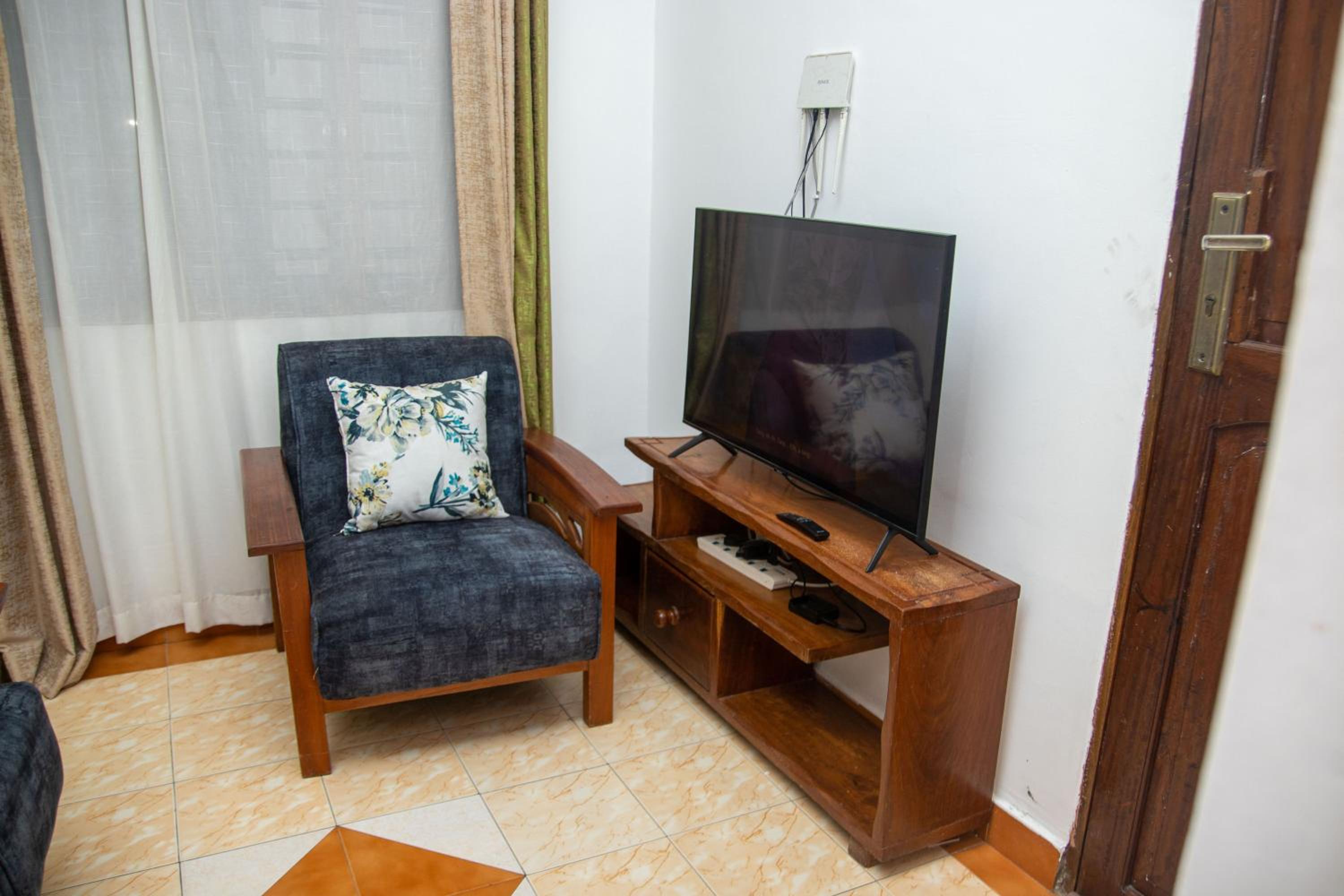 Deluxe One-Bedroom Apartment