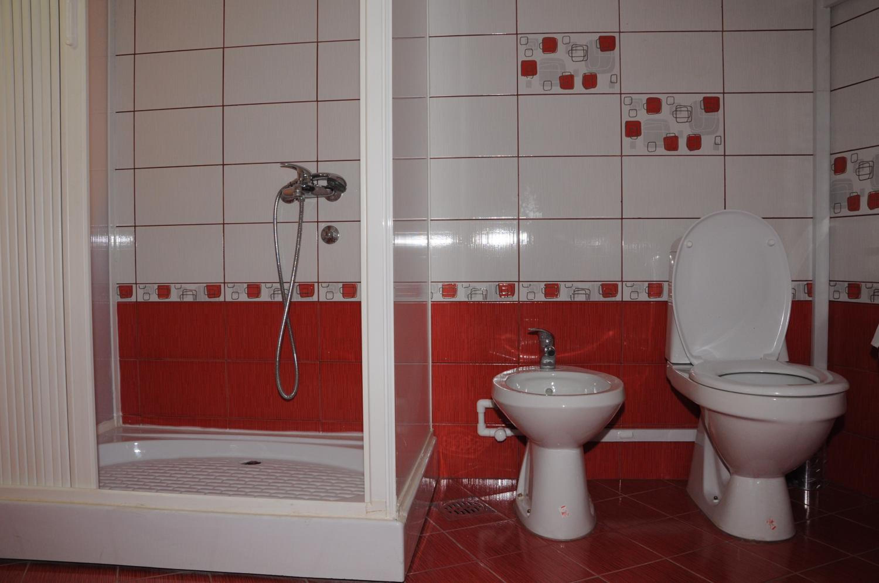 Double or Twin Room with Private Bathroom - Photo 20