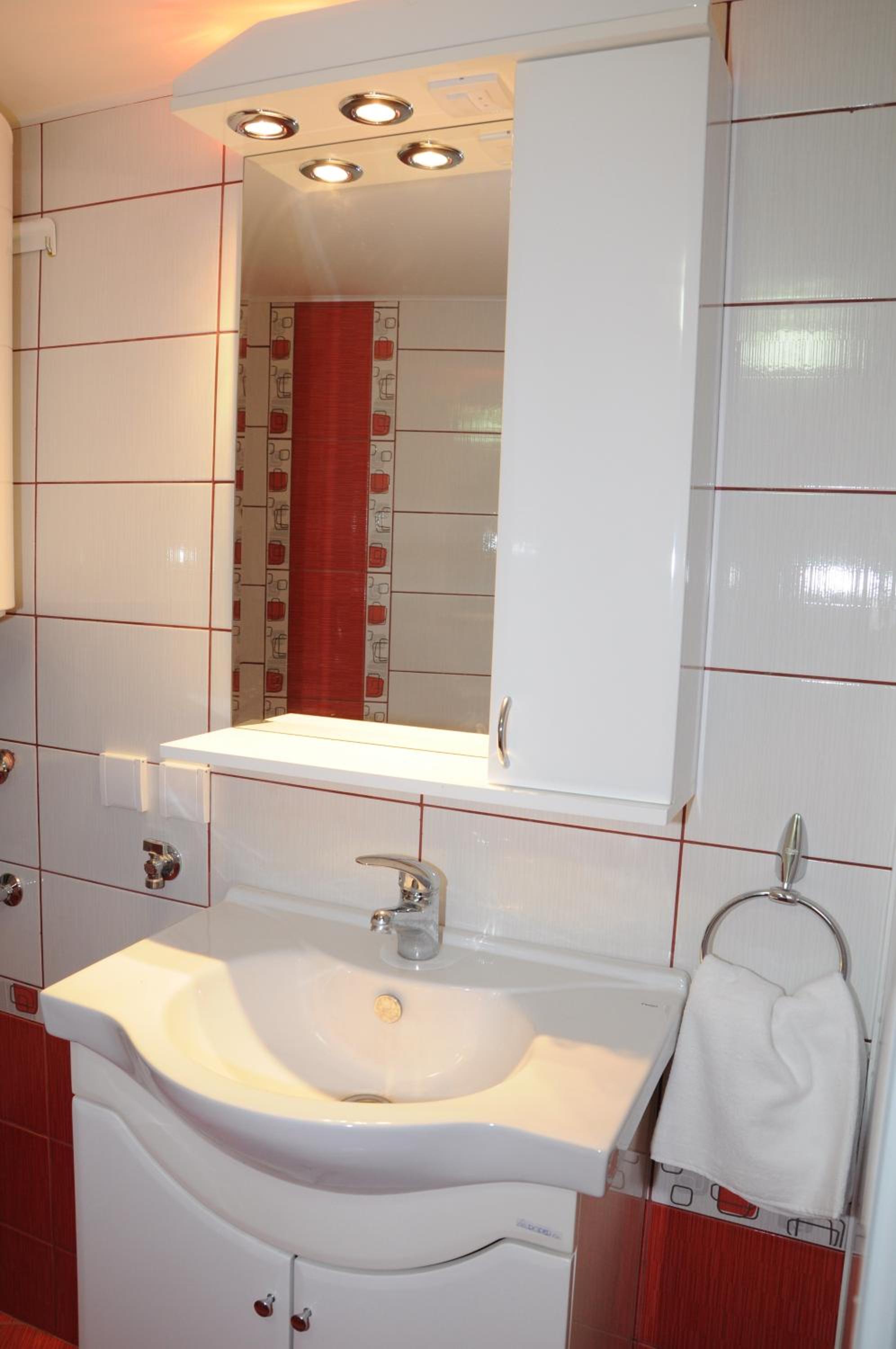 Double or Twin Room with Private Bathroom - Photo 19