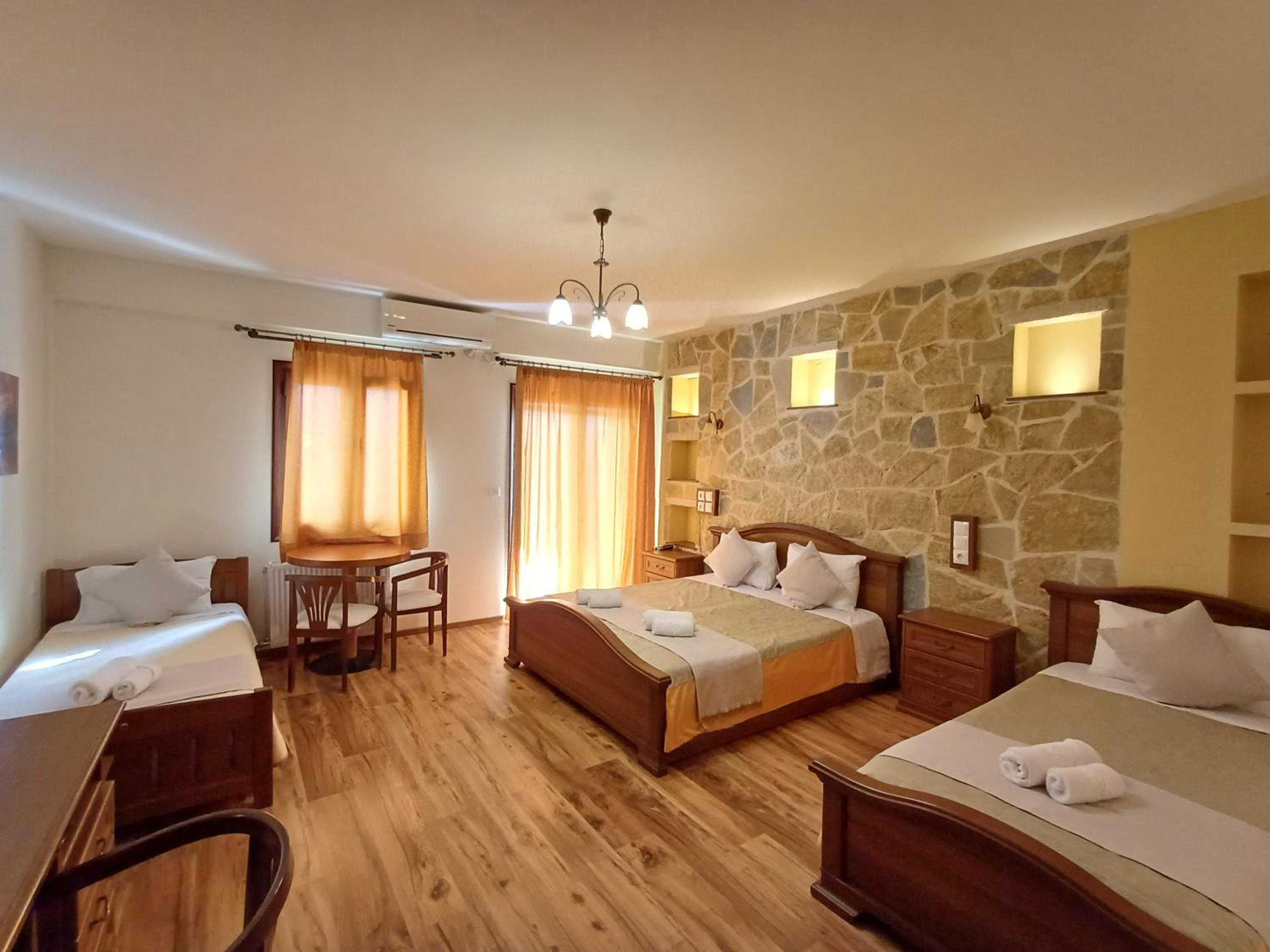 Superior Quadraple Room with Balcony and Lake View