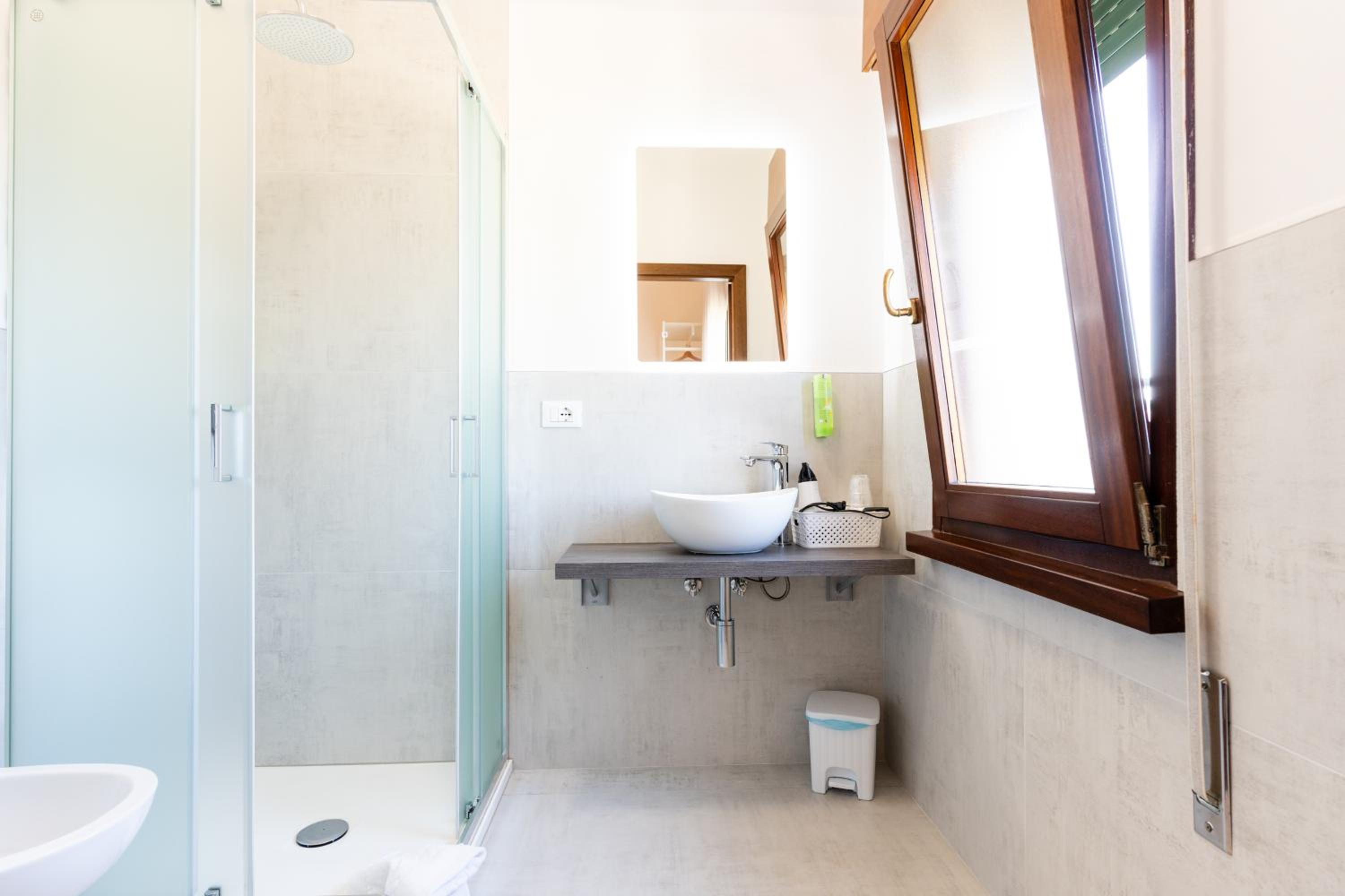 Double Room - Photo 8