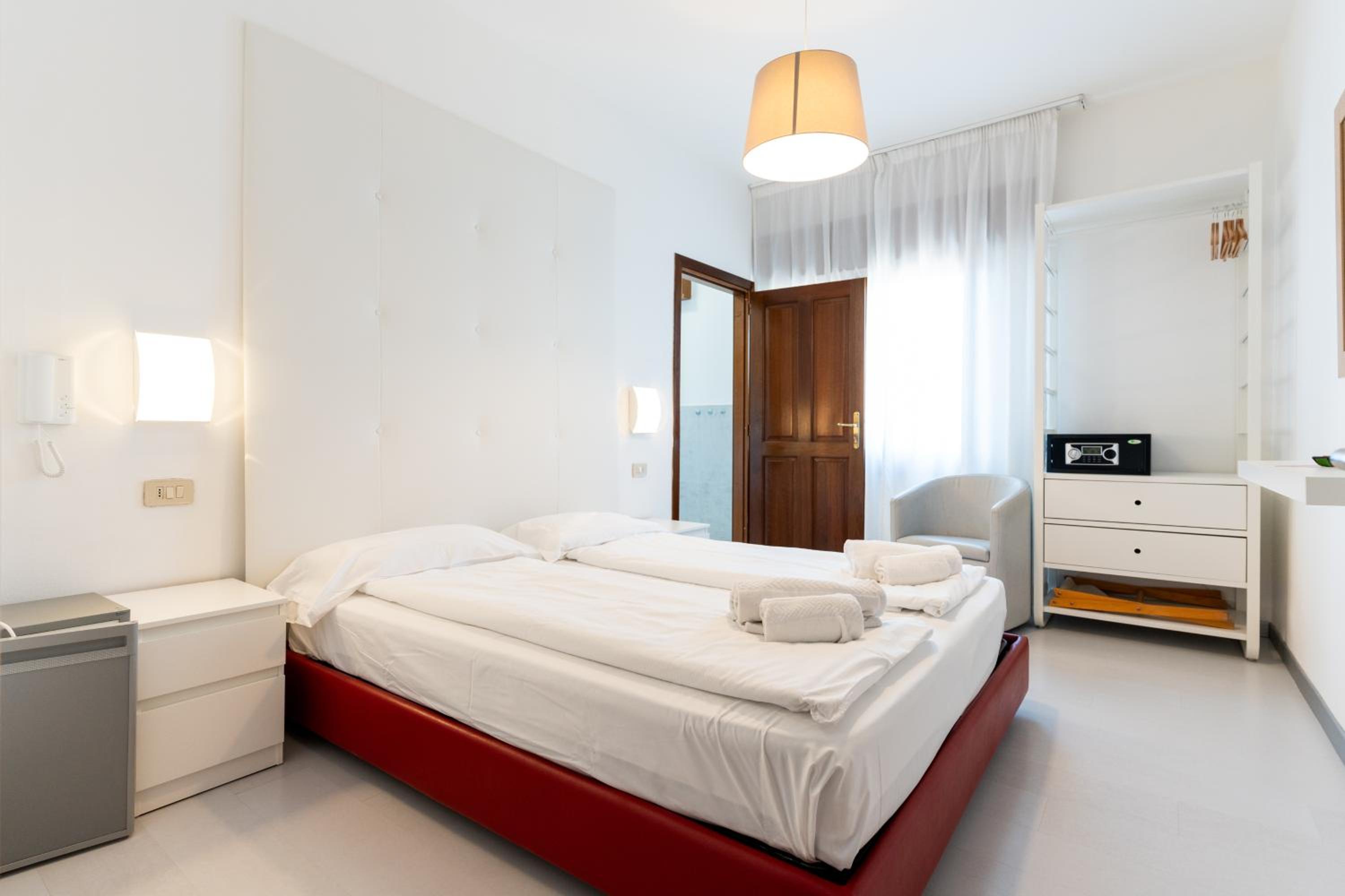 Double Room - Photo 9