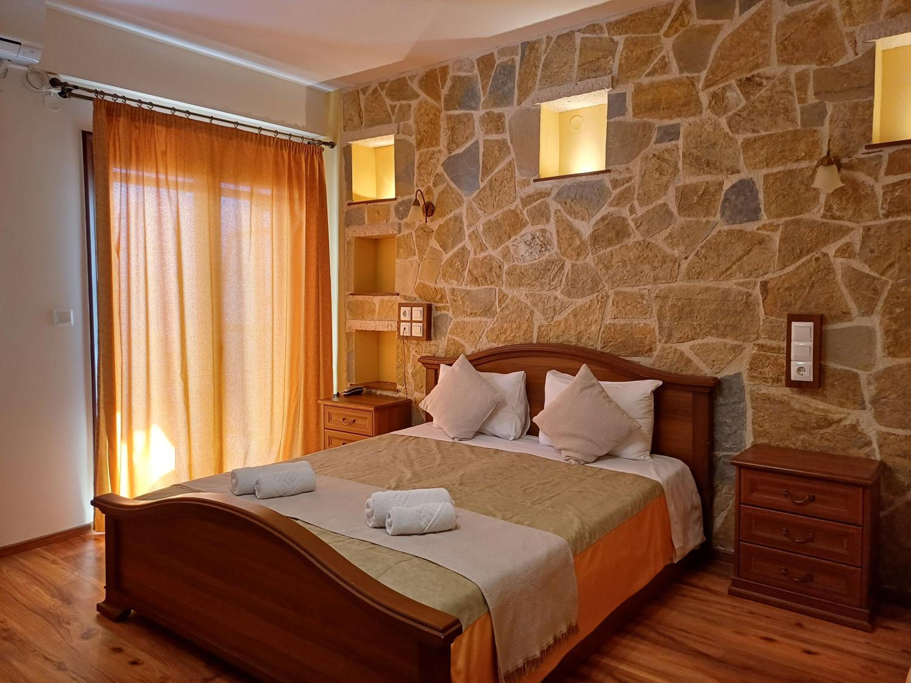 Superior Double Room with Balcony and Lake View