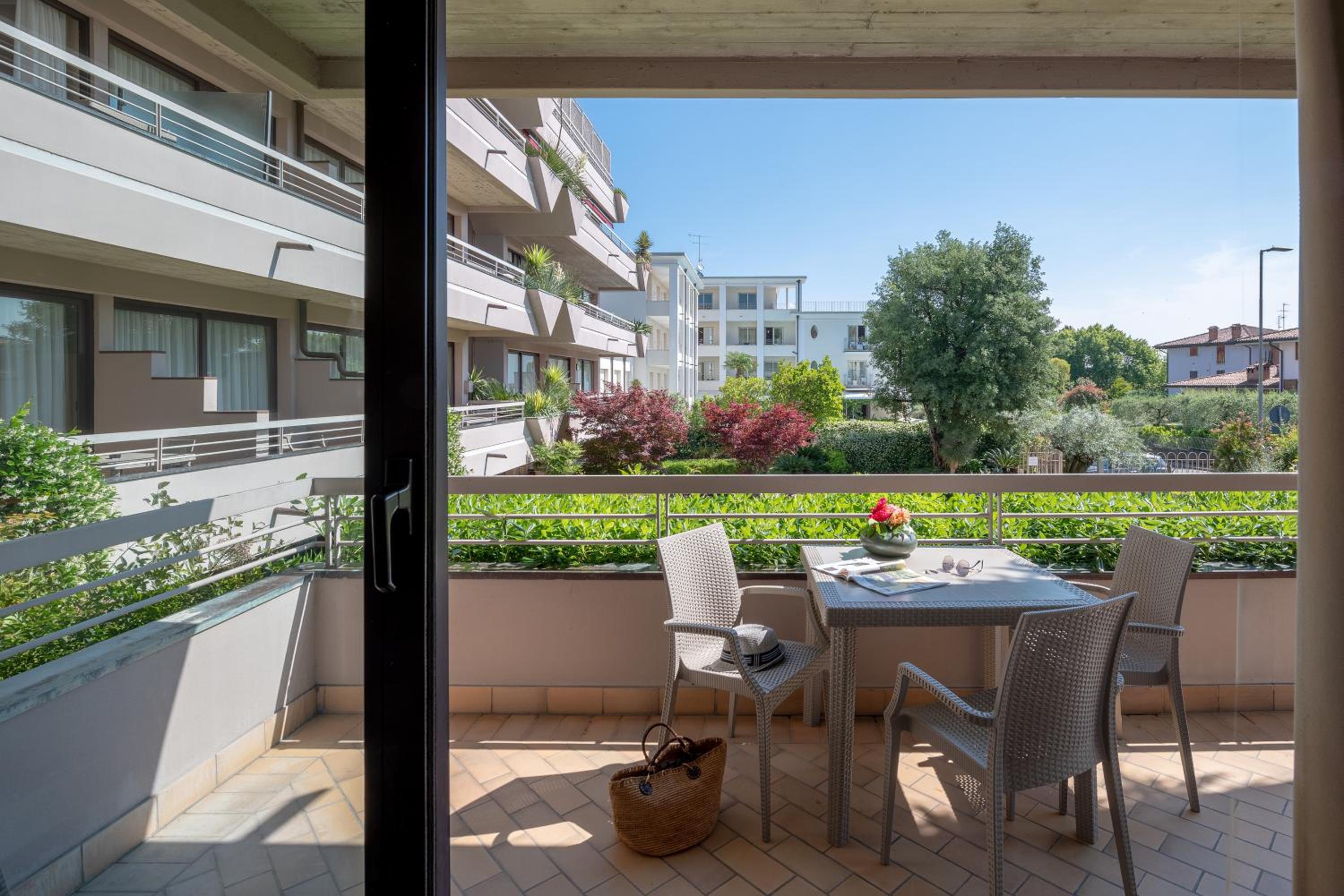 One-Bedroom Apartment with Garden View photo 2