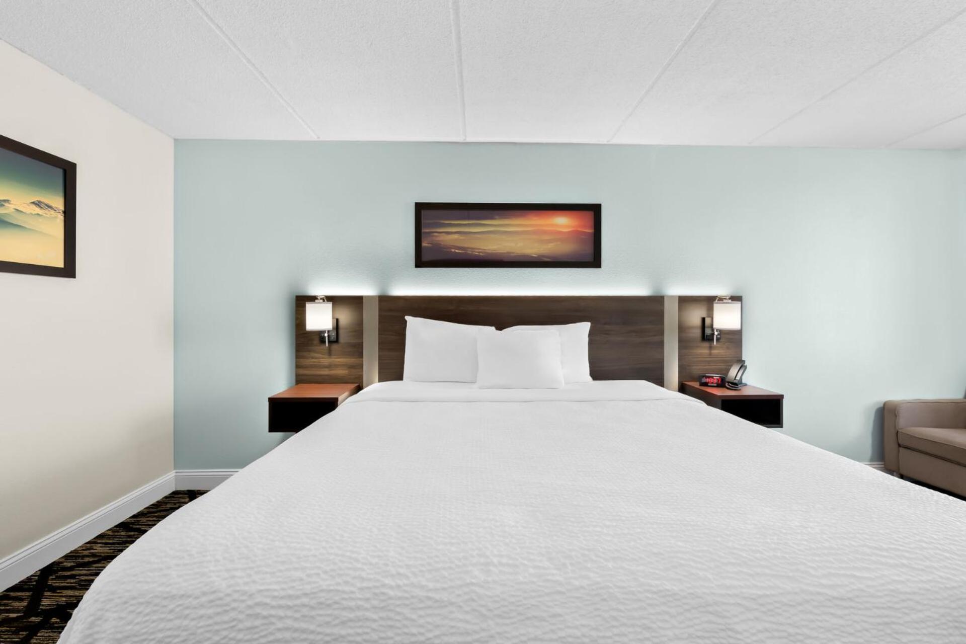King Room - Non Smoking/Exterior Hall - Photo 1