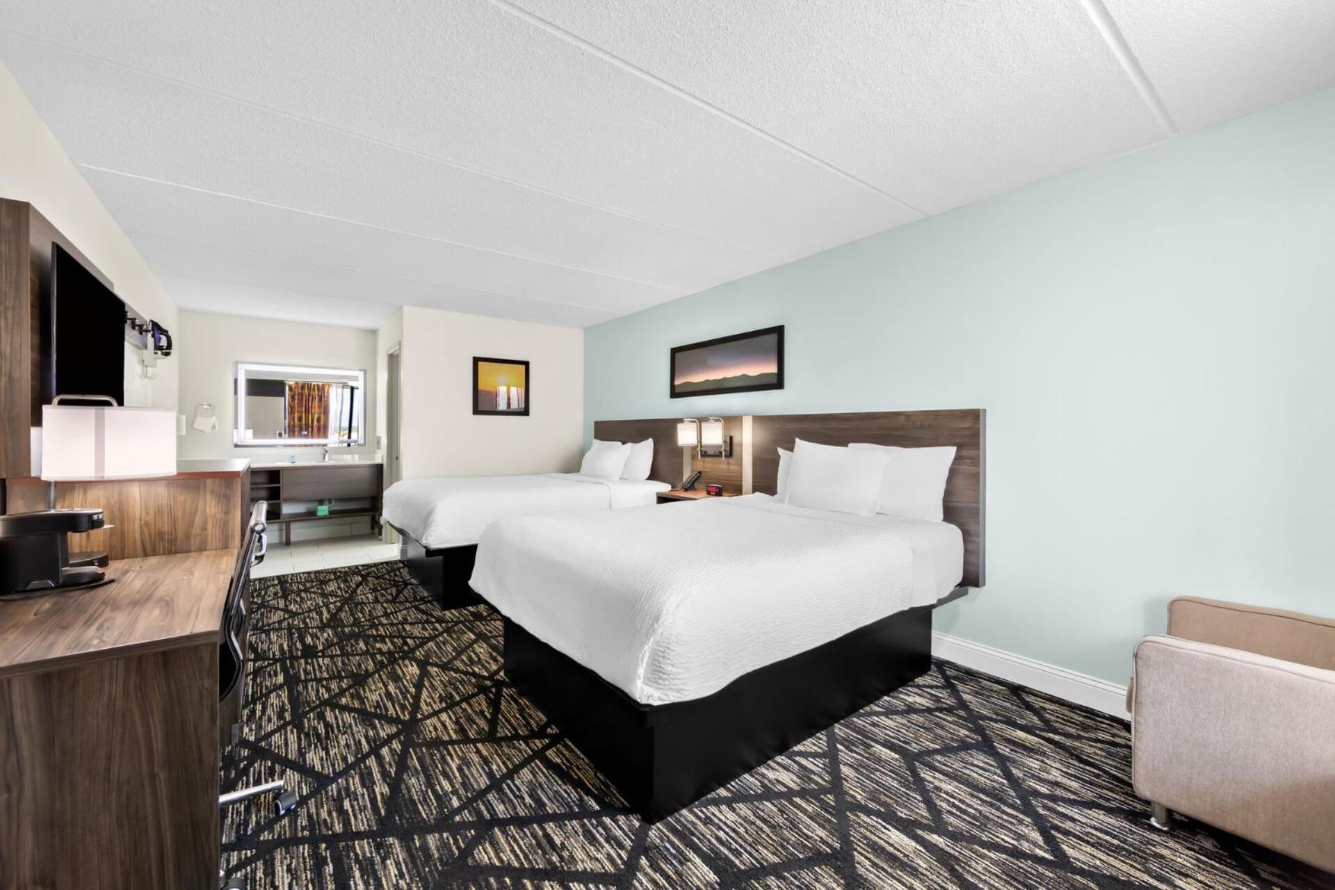 Quadruple Room with Two Queen Beds and Roll-In Shower - Disability Access/Non Smoking/Exterior Hall - Photo 1