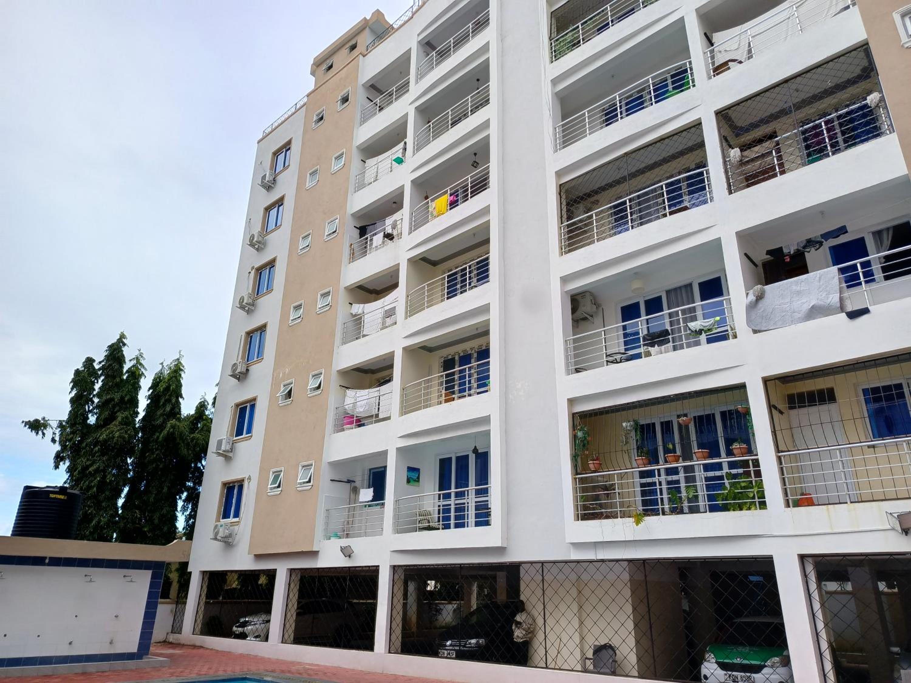 One-Bedroom Apartment With Balcony And City View photo 3