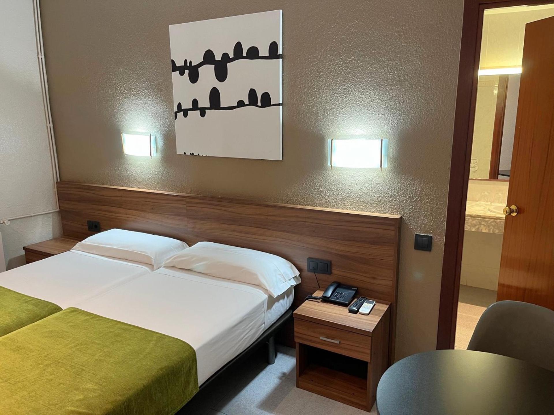 Twin Room with Balcony photo 2