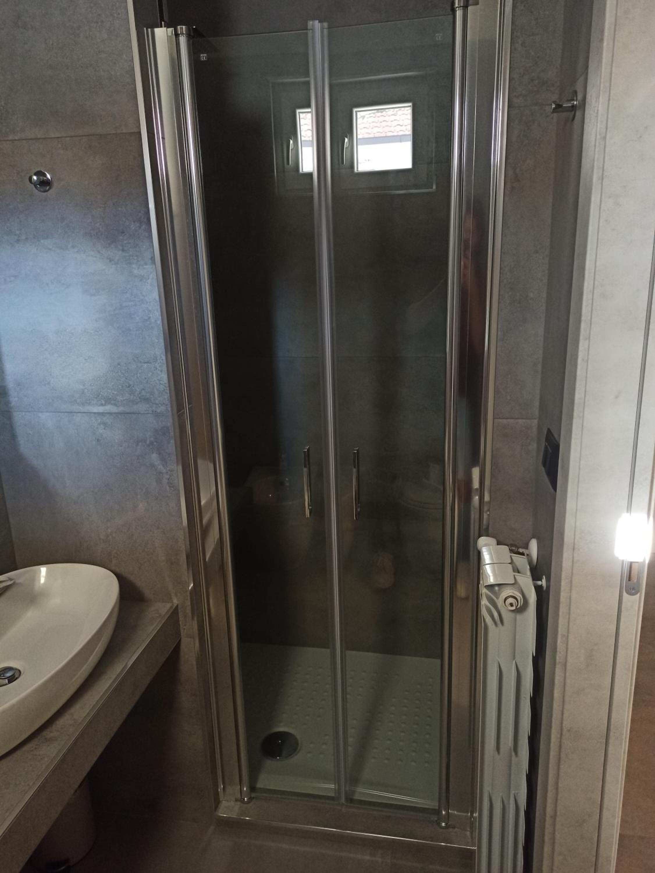 Double Room with Private Bathroom - Photo 4