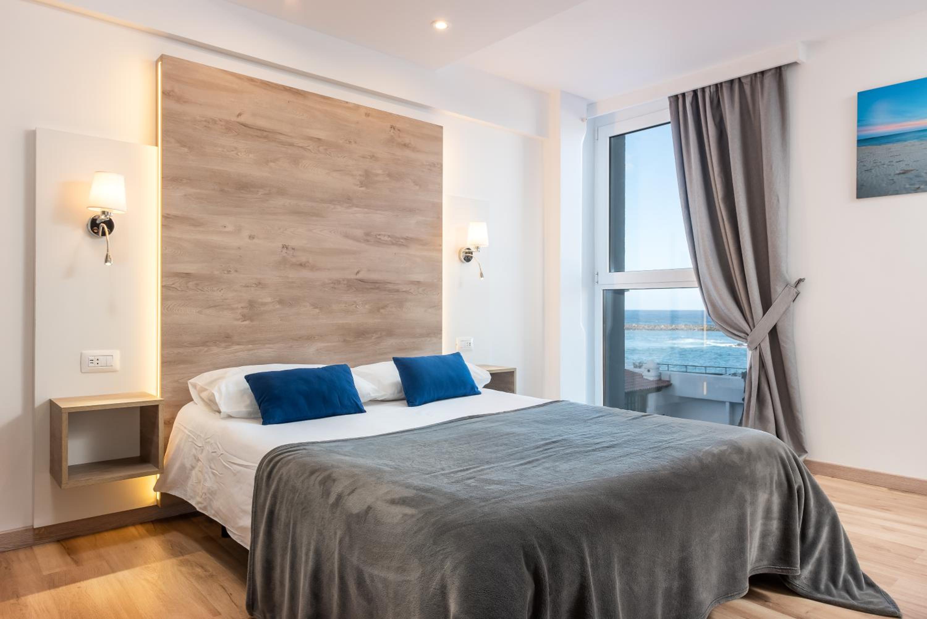 Estudio con vista al mar