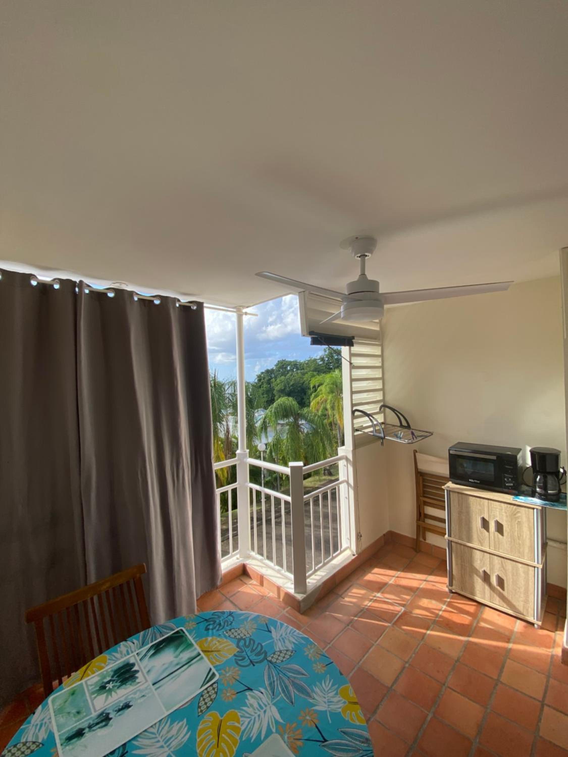 One-Bedroom Apartment - Photo 3