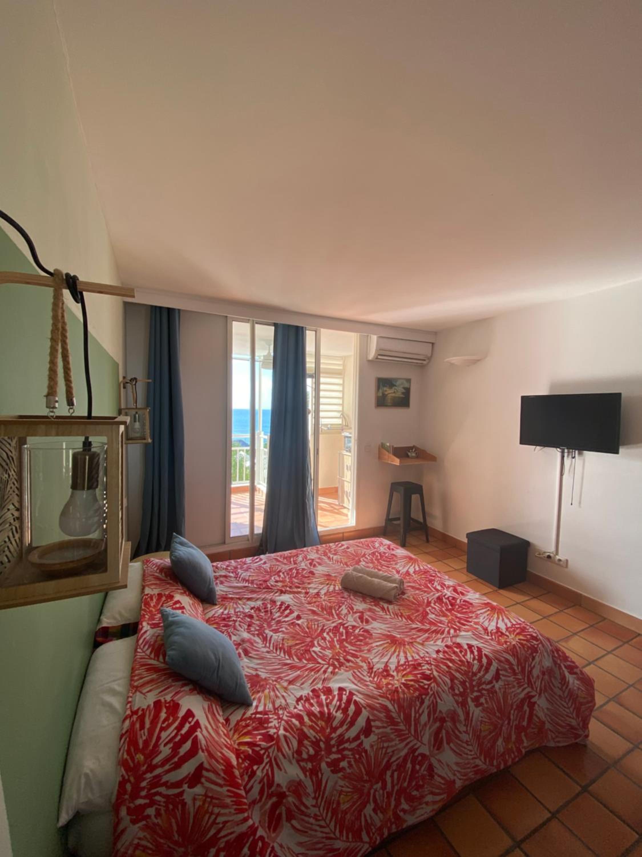 One-Bedroom Apartment - Photo 4