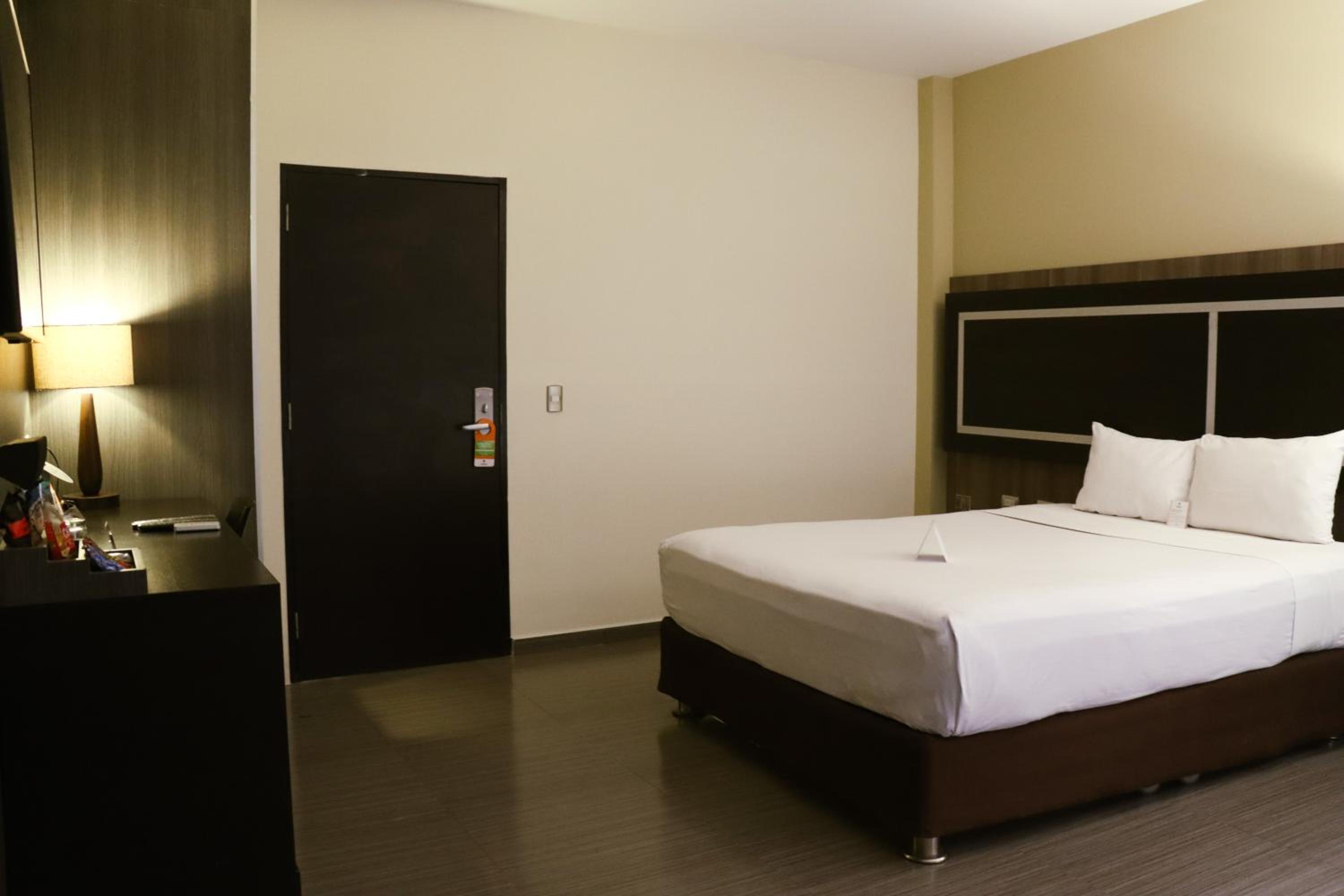 Deluxe Queen Room photo 2
