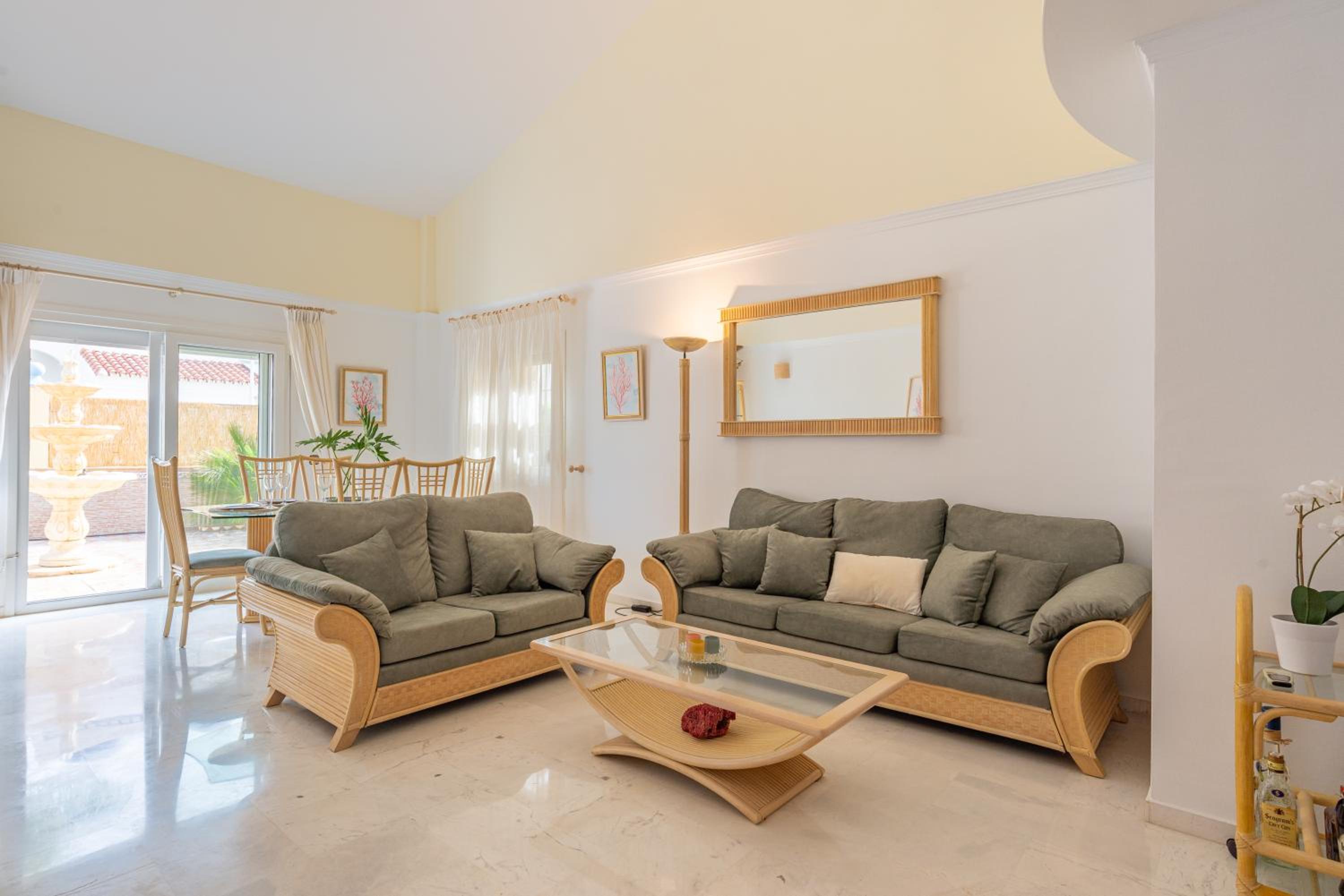 Villa photo 2