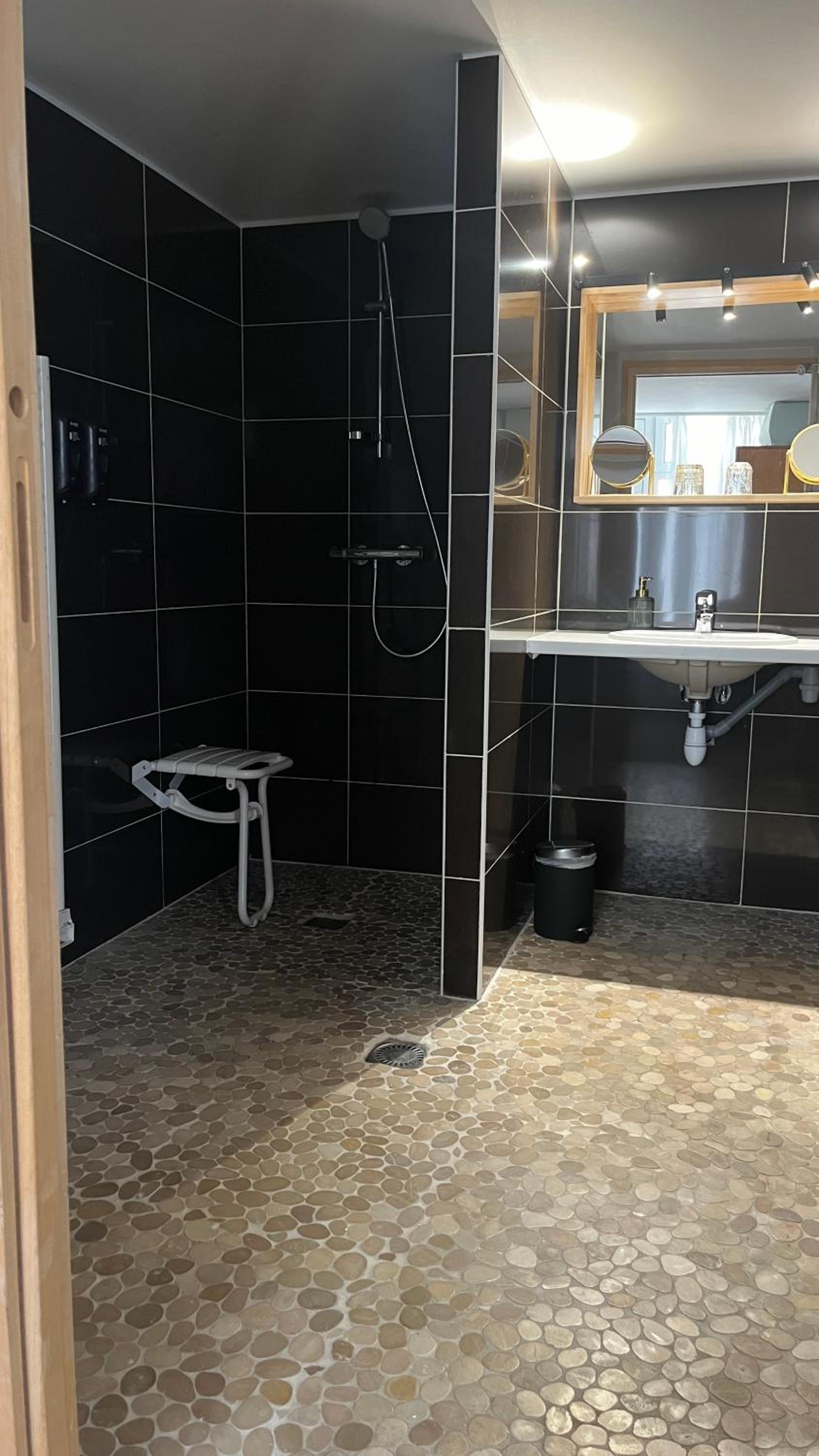 Double Room - Disability Access photo 3
