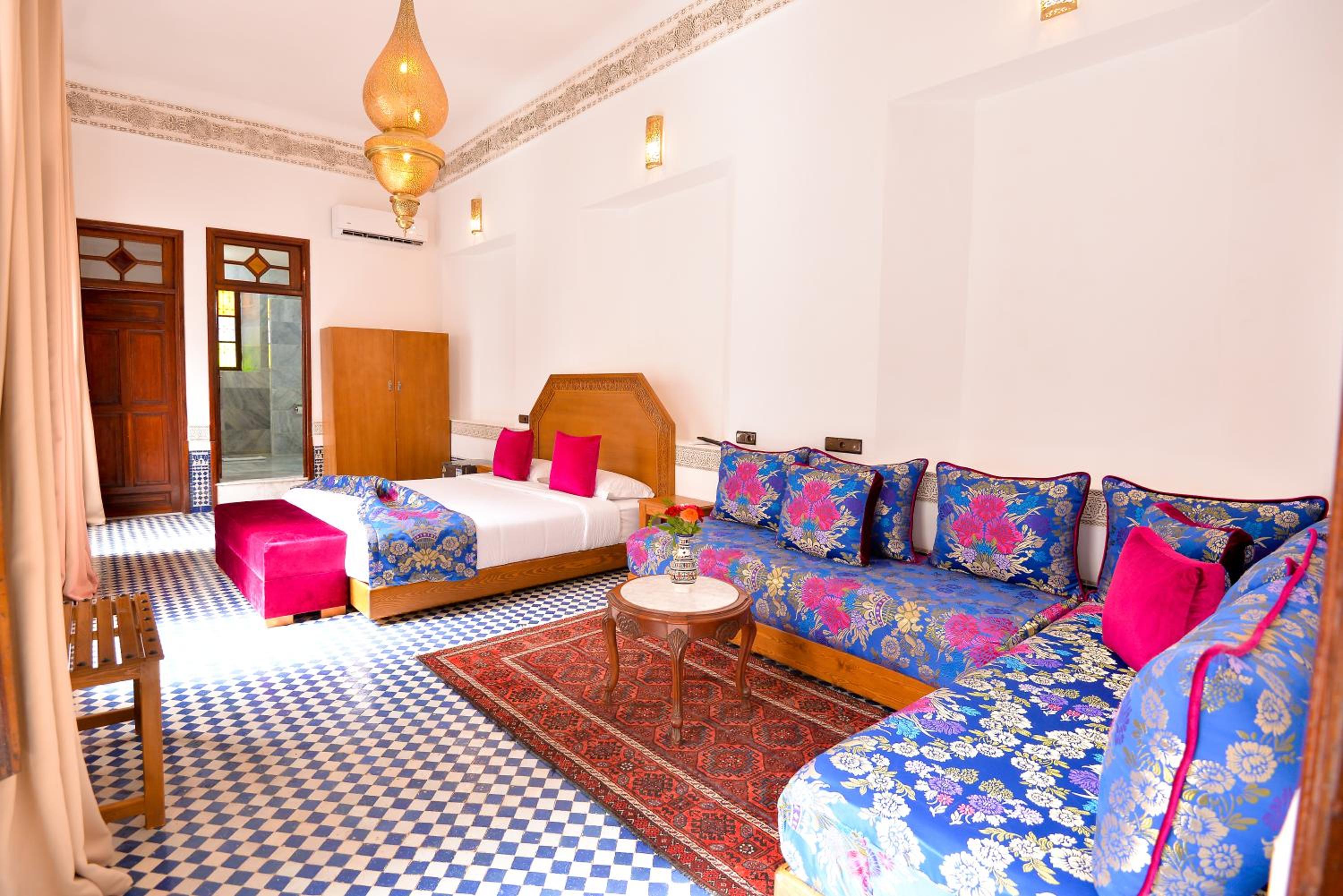 Deluxe Junior Suite - Photo 10