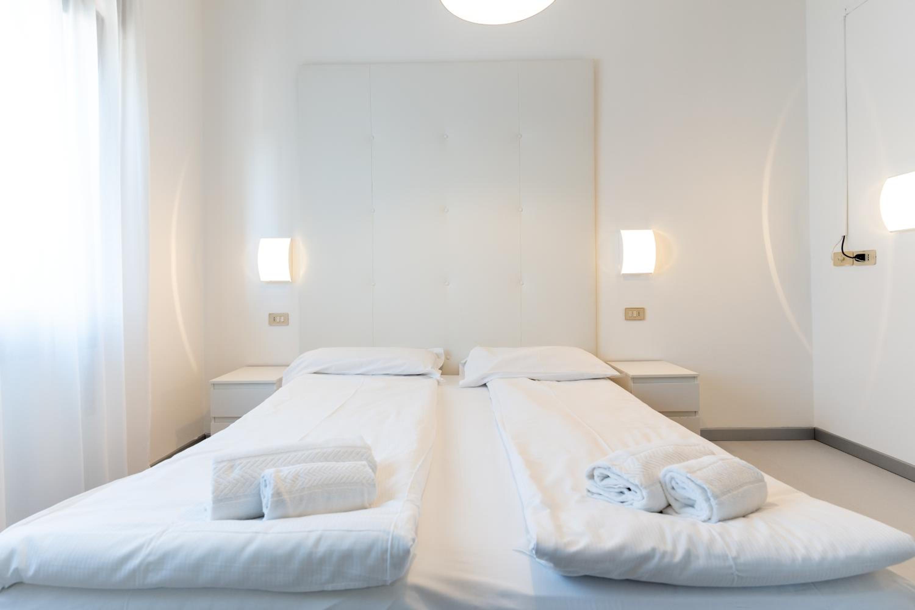 Double Room - Photo 7