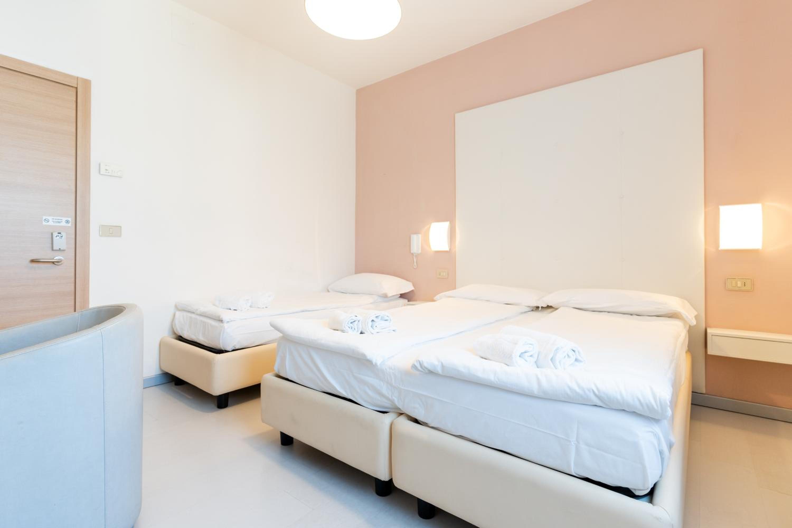 Triple Room - Photo 12