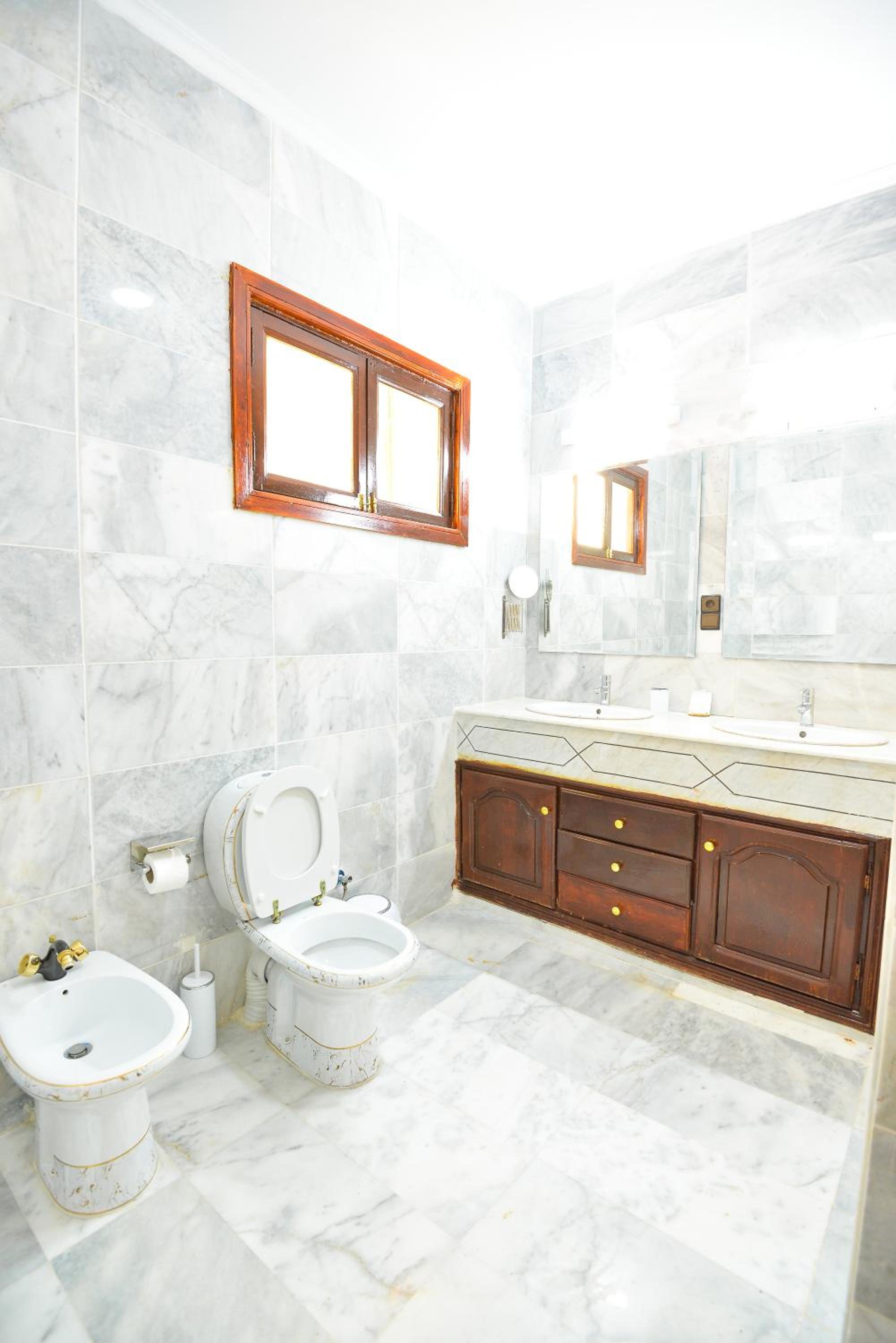 Suite - Photo 5