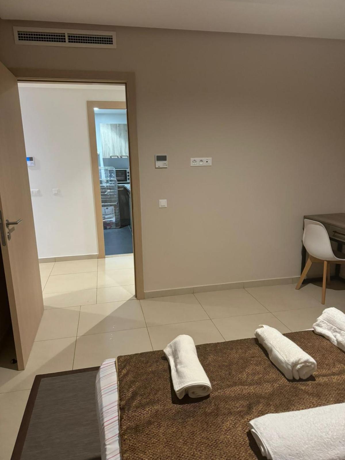 One-Bedroom Apartment photo 2