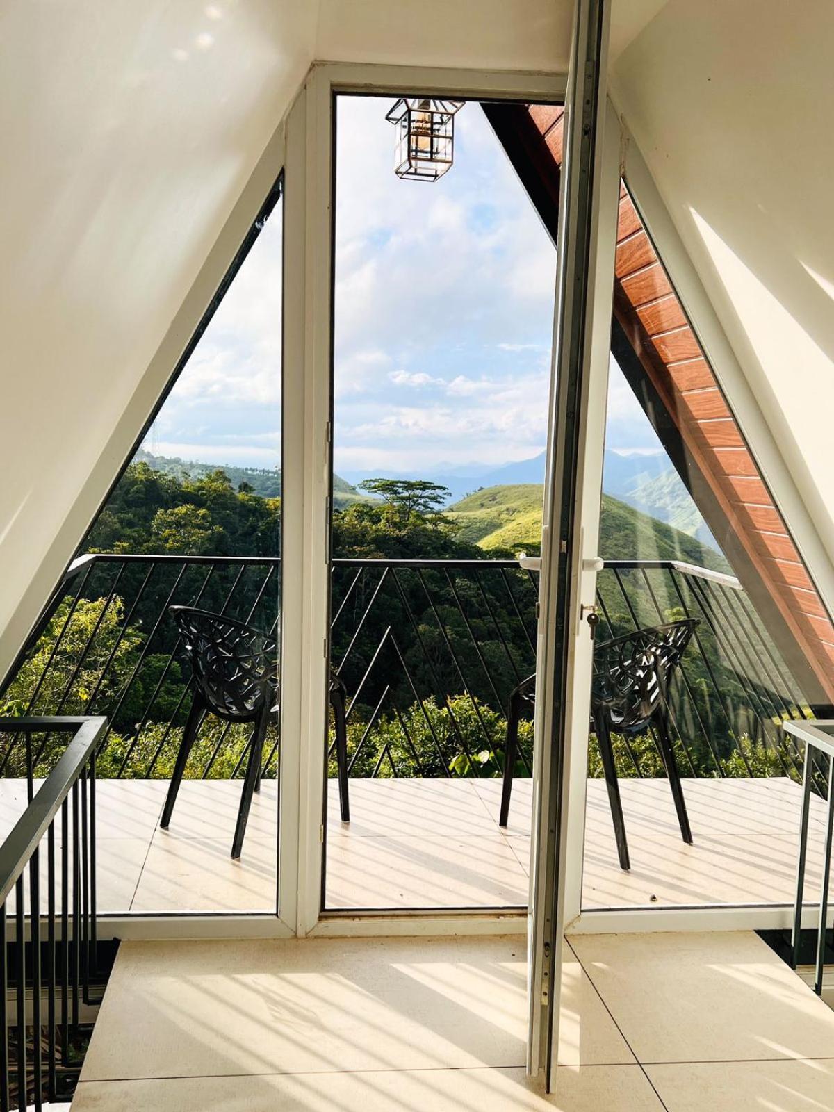King Room with Mountain View photo 2