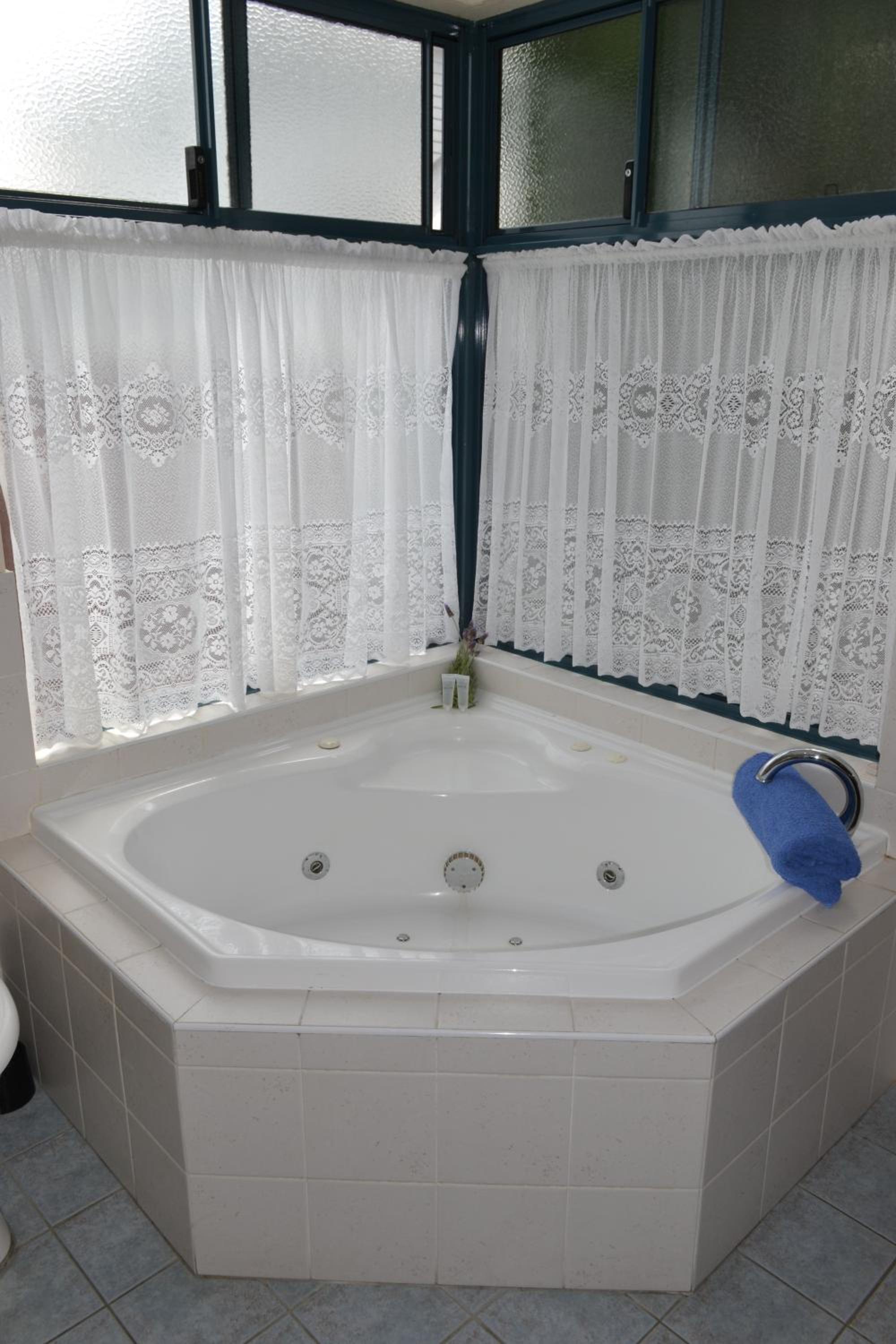 One-Bedroom Apartment with Spa Bath photo 2