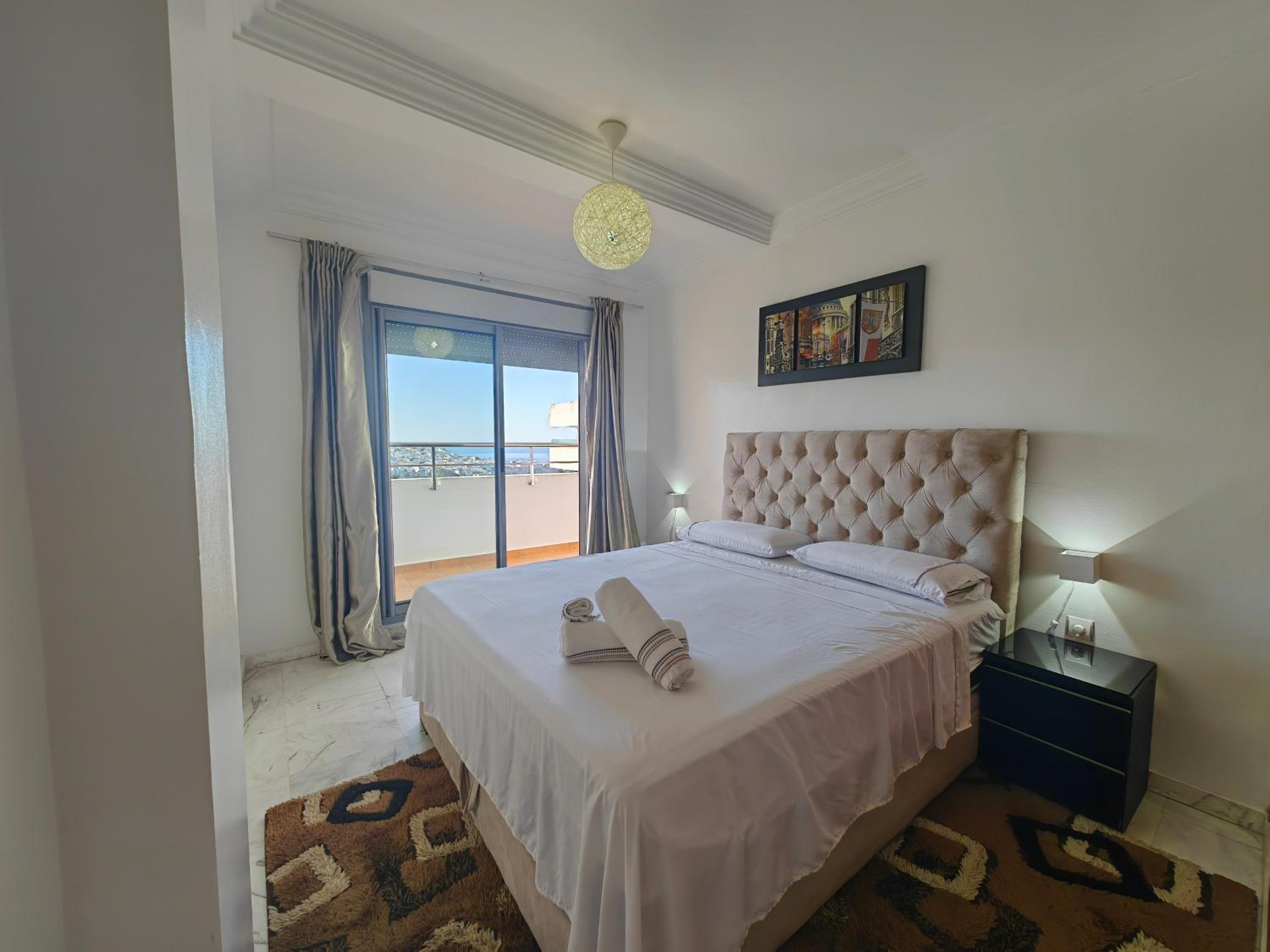 Apartment with Terrace - Photo 7