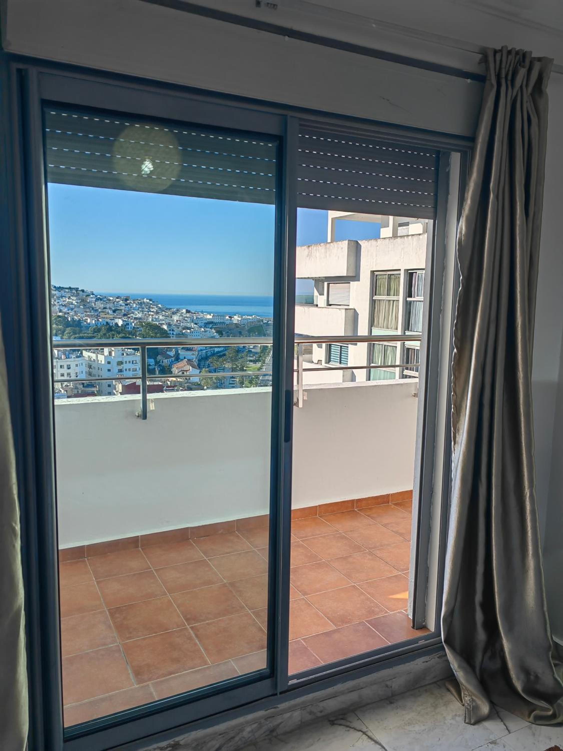Apartment with Terrace - Photo 11
