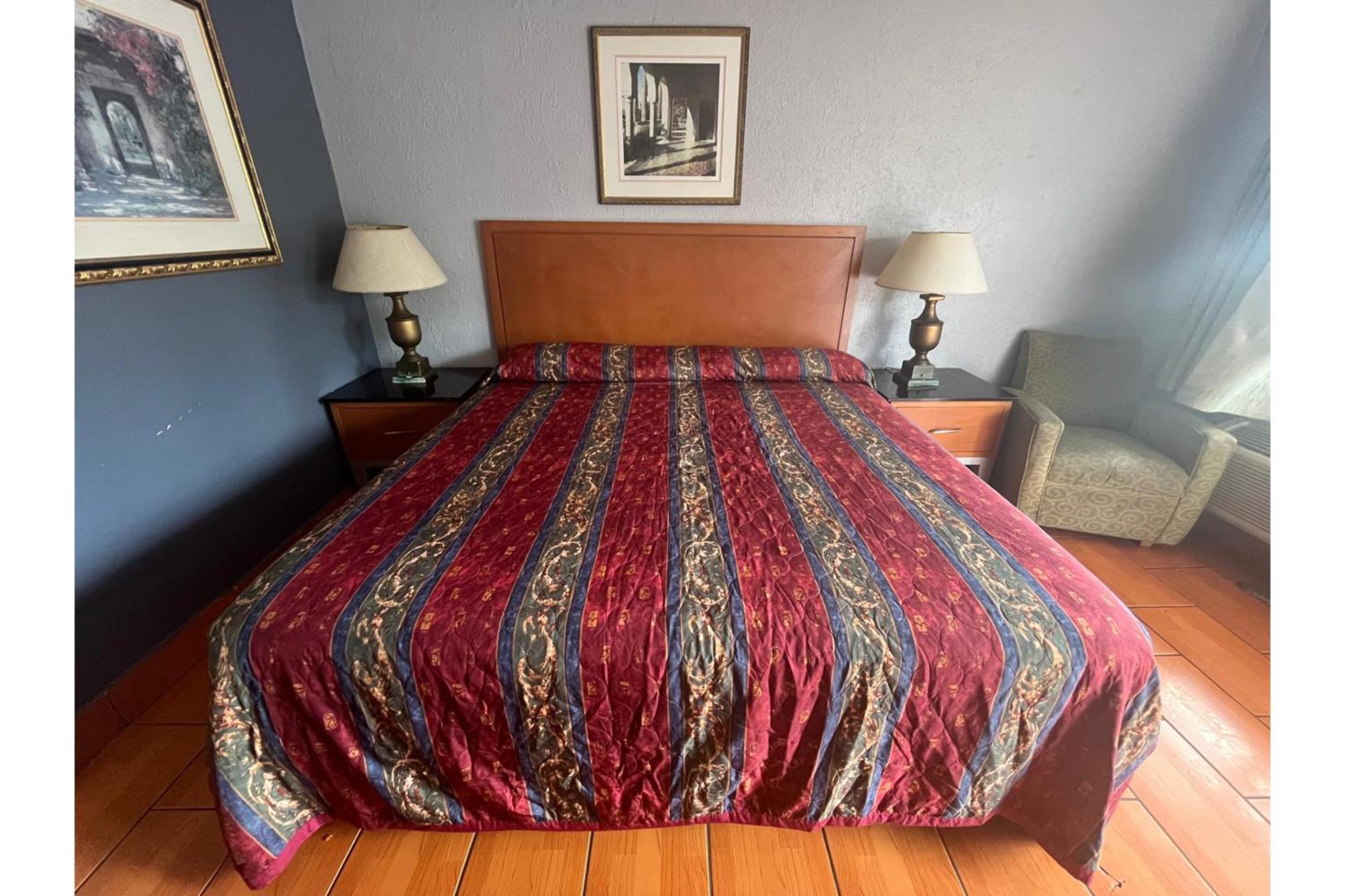 King Bed Non-Smoking - Photo 6