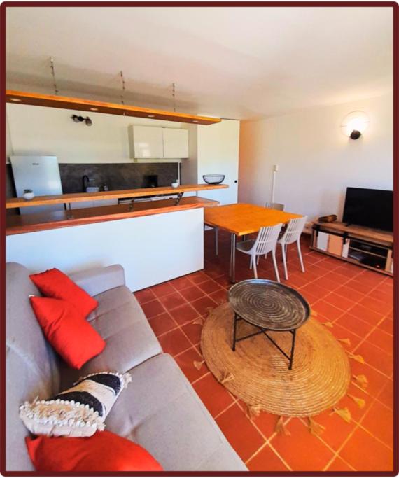 One-Bedroom Apartment photo 2