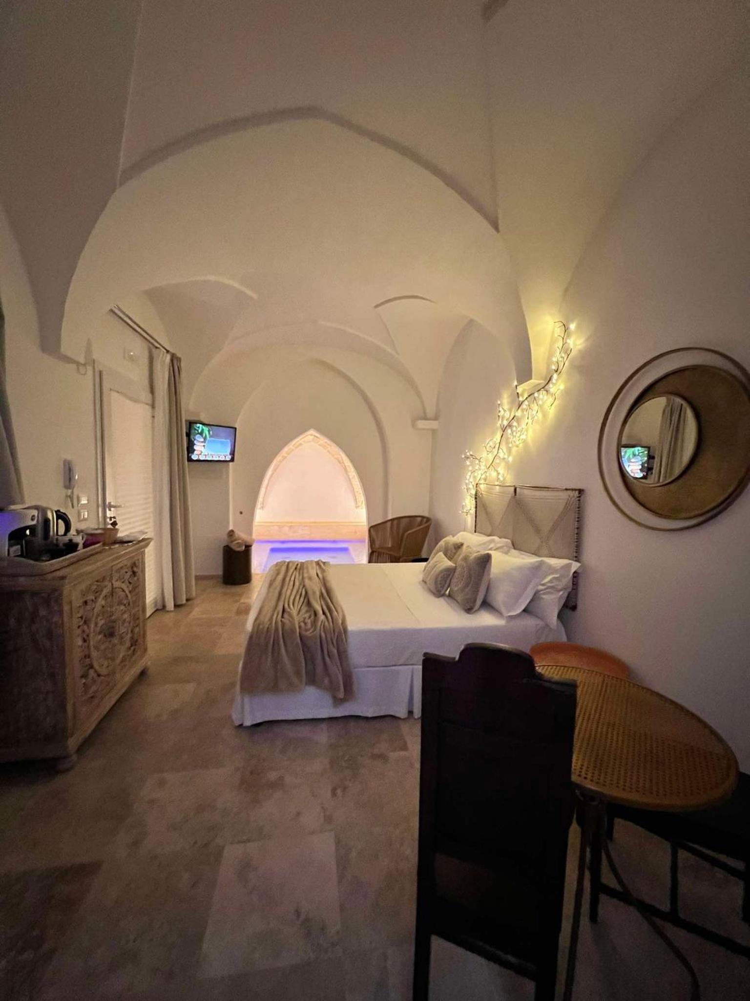 Queen Room with Spa Bath