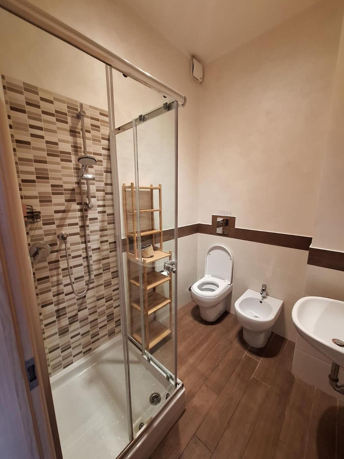 Double or Twin Room with Private Bathroom photo 2