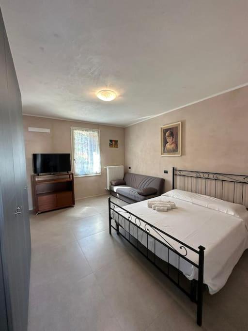 One-Bedroom Apartment photo 3