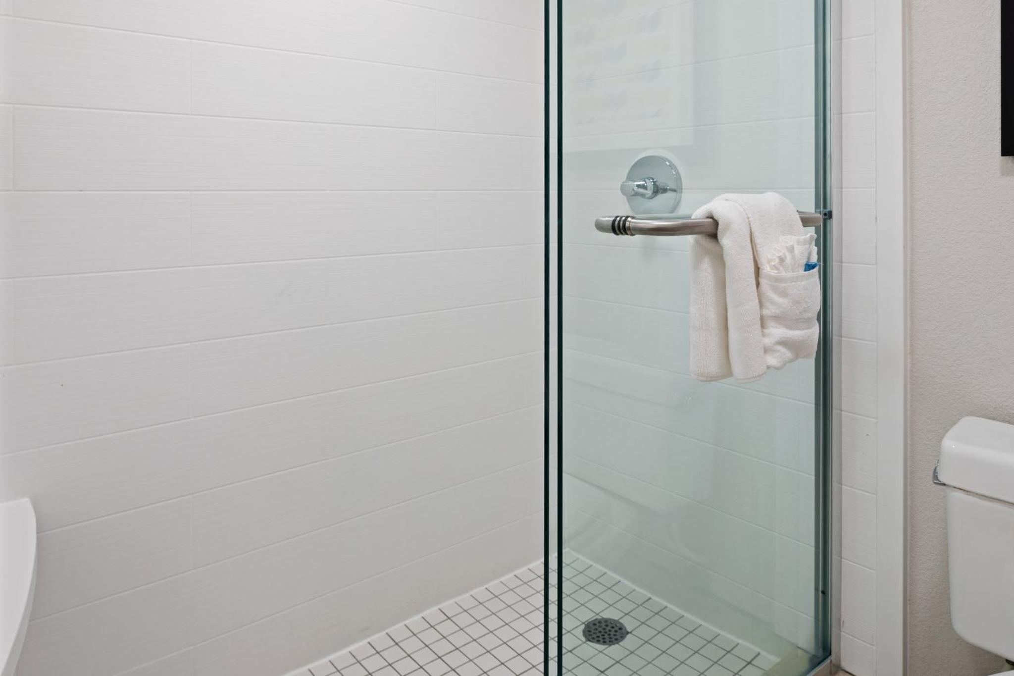 Standard King Room with Mobility Accessible Roll-In Shower - Photo 6